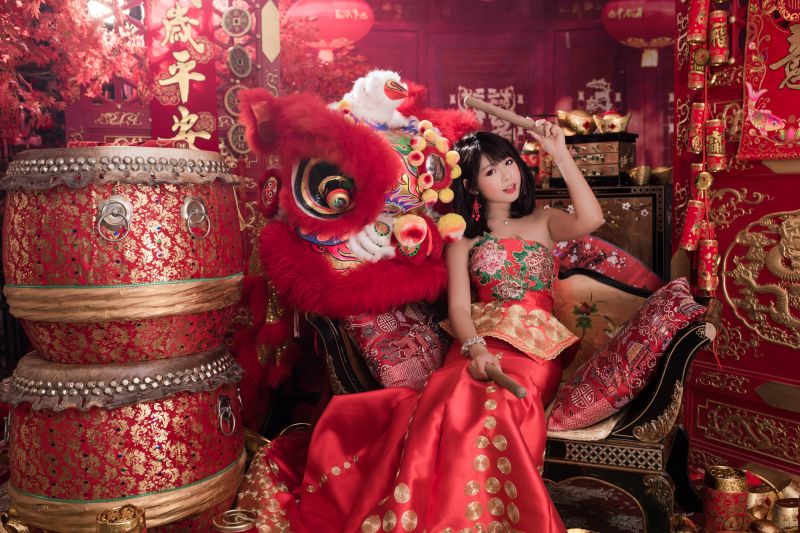 asiatico,cheongsam,Capodanno cinese,oro,rosso,donna