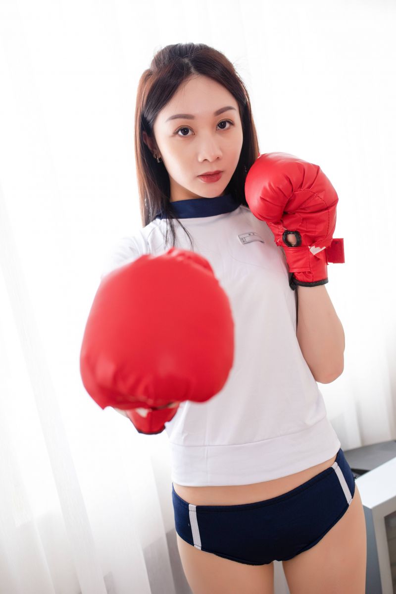 intérieur,cheveux longs,tenue de sport,femme