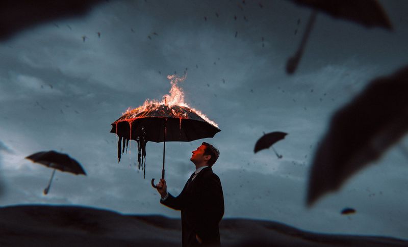 black sweater,modré šaty,loď,most,brown coat,táborák