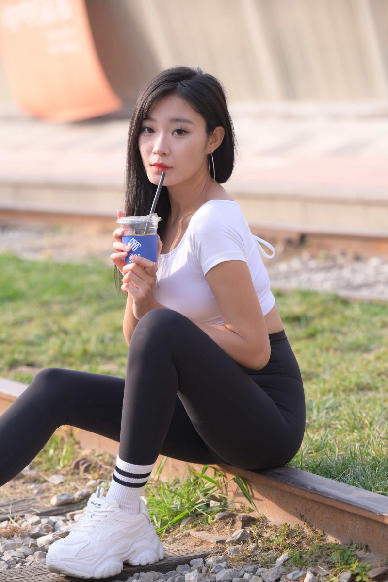 pruhované ponožky,white sneakers