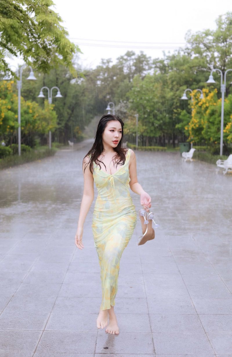 parkoviště,déšť,žena,yellow dress