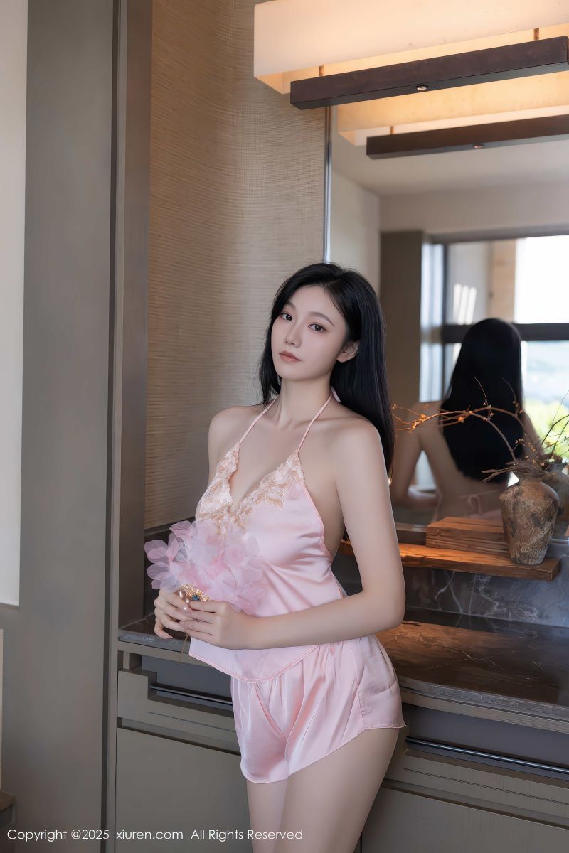 เอเชีย, สง่างาม, ในร่ม, ผมยาวสีดำ, มองไปที่กล้อง, บาง