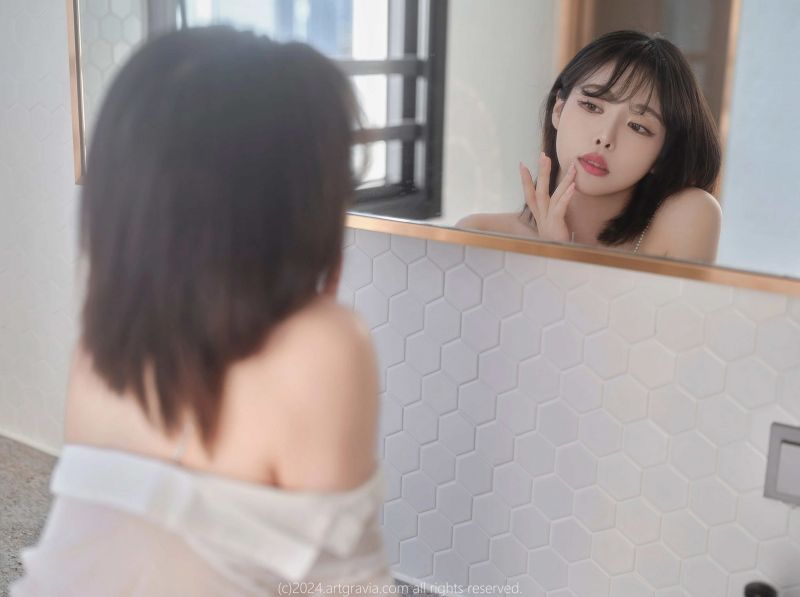 vana,tlačítka,voda,bílá košile,žena