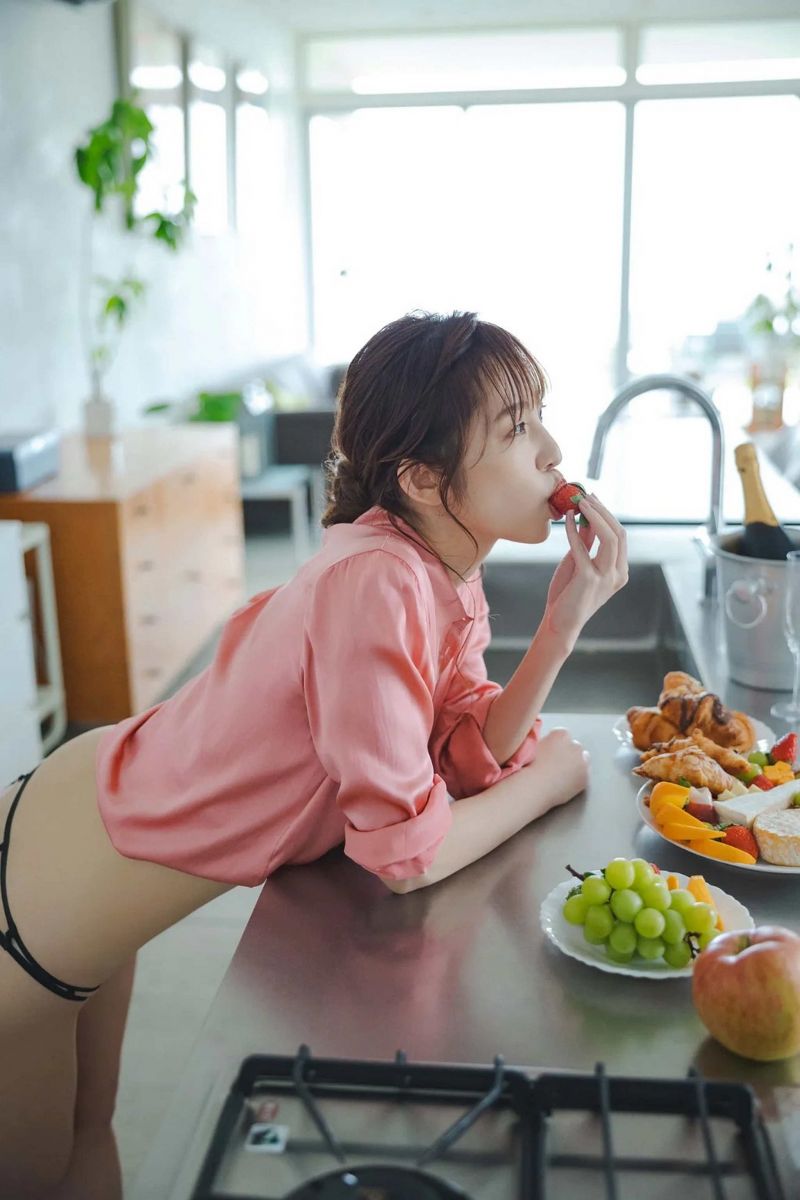 Äpfel,asiatisch,Schwarze Höschen,Frühstück,Champagner,Croissants