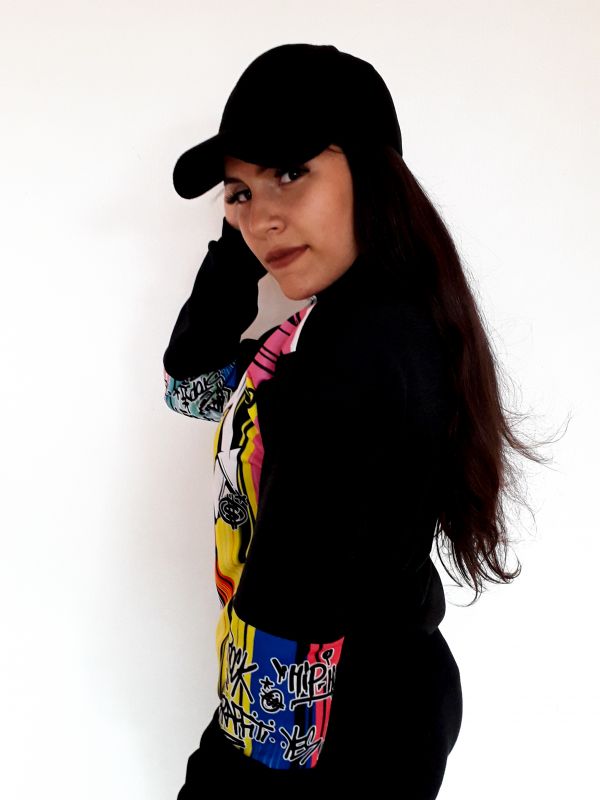 woman,beauty,outerwear,neck,sleeve,street fashion