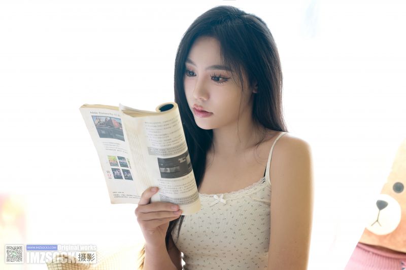 Rückansicht,Bett,Schlafzimmer,beiläufig,Drinnen,lange Haare