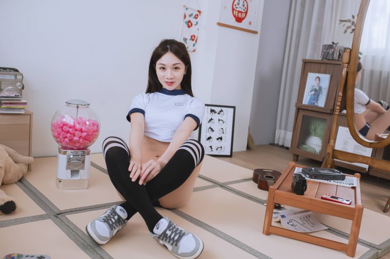 interior,pelo largo,ropa de deporte,mujer