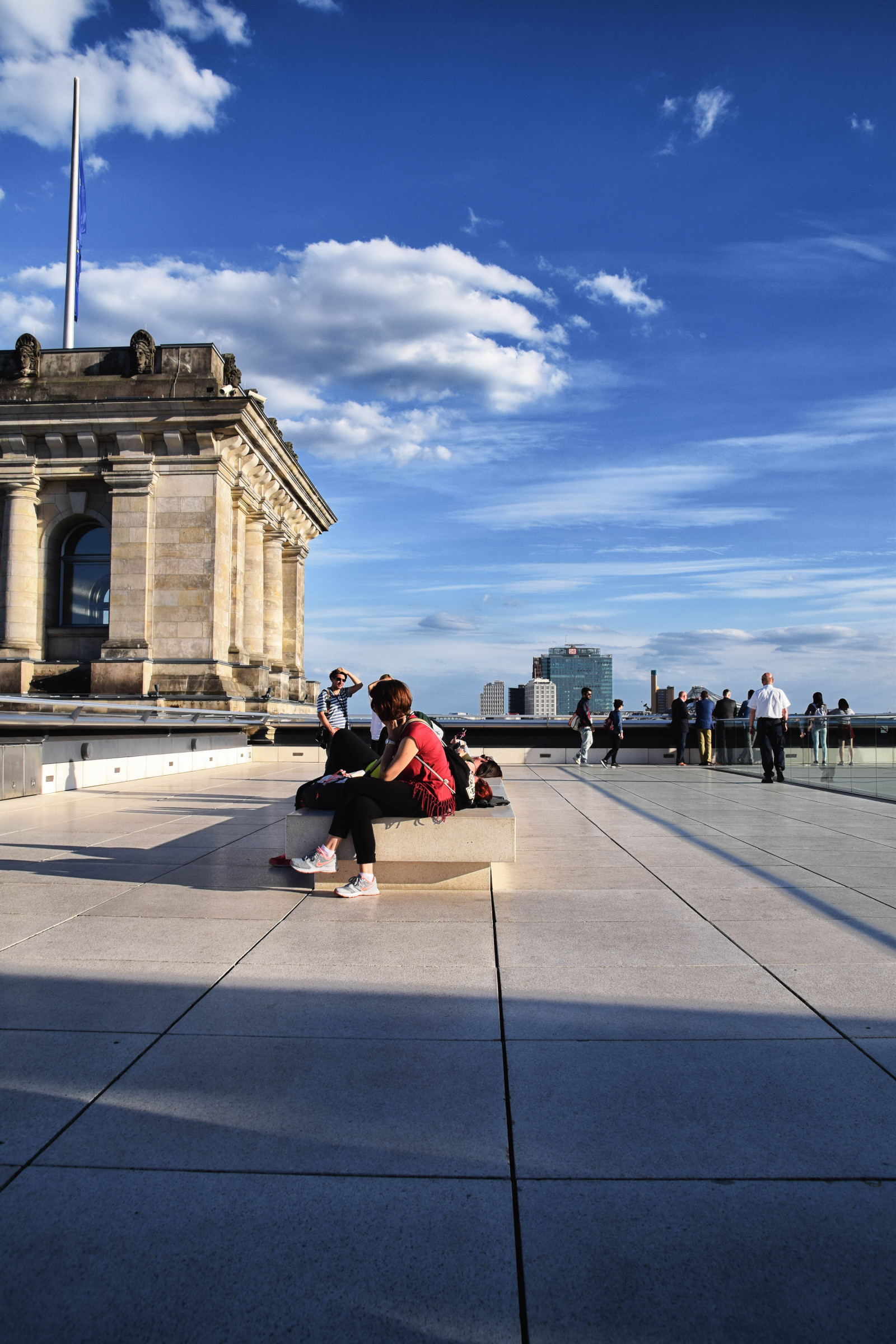 เมือง, ถนน, สถาปัตยกรรม, ท้องฟ้า, ยานพาหนะ, ถนน, สีน้ำเงิน, เยอรมนี, กระจก, ยุโรป, เบอร์ลิน, โดม, วันหยุด, โครงสร้างพื้นฐาน, เบา, กลาสโกว์, การท่องเที่ยว, กลางแจ้ง, cityview, de, รัฐสภา, Tyskland, bundestag, สภาผู้แทนราษฎร, โดม, insidethedome, reichstagdome, friedrichebertplatz, thenationalparliamentofthefederalrepublicofmermany, บรรยากาศของโลก