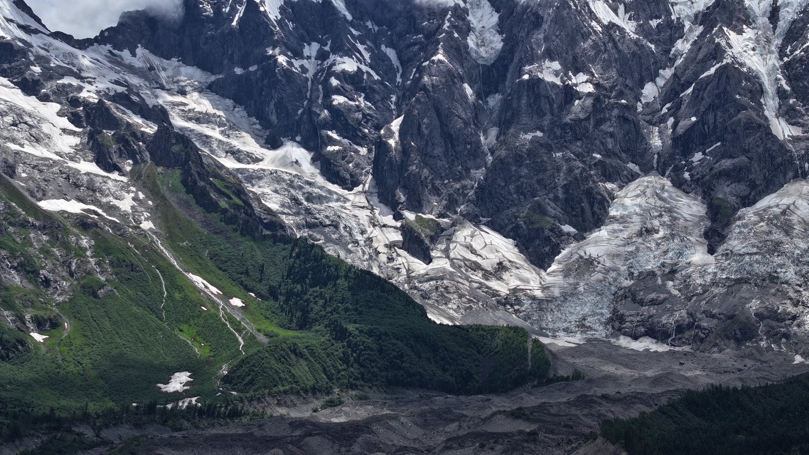 zasněžený vrchol, Příroda