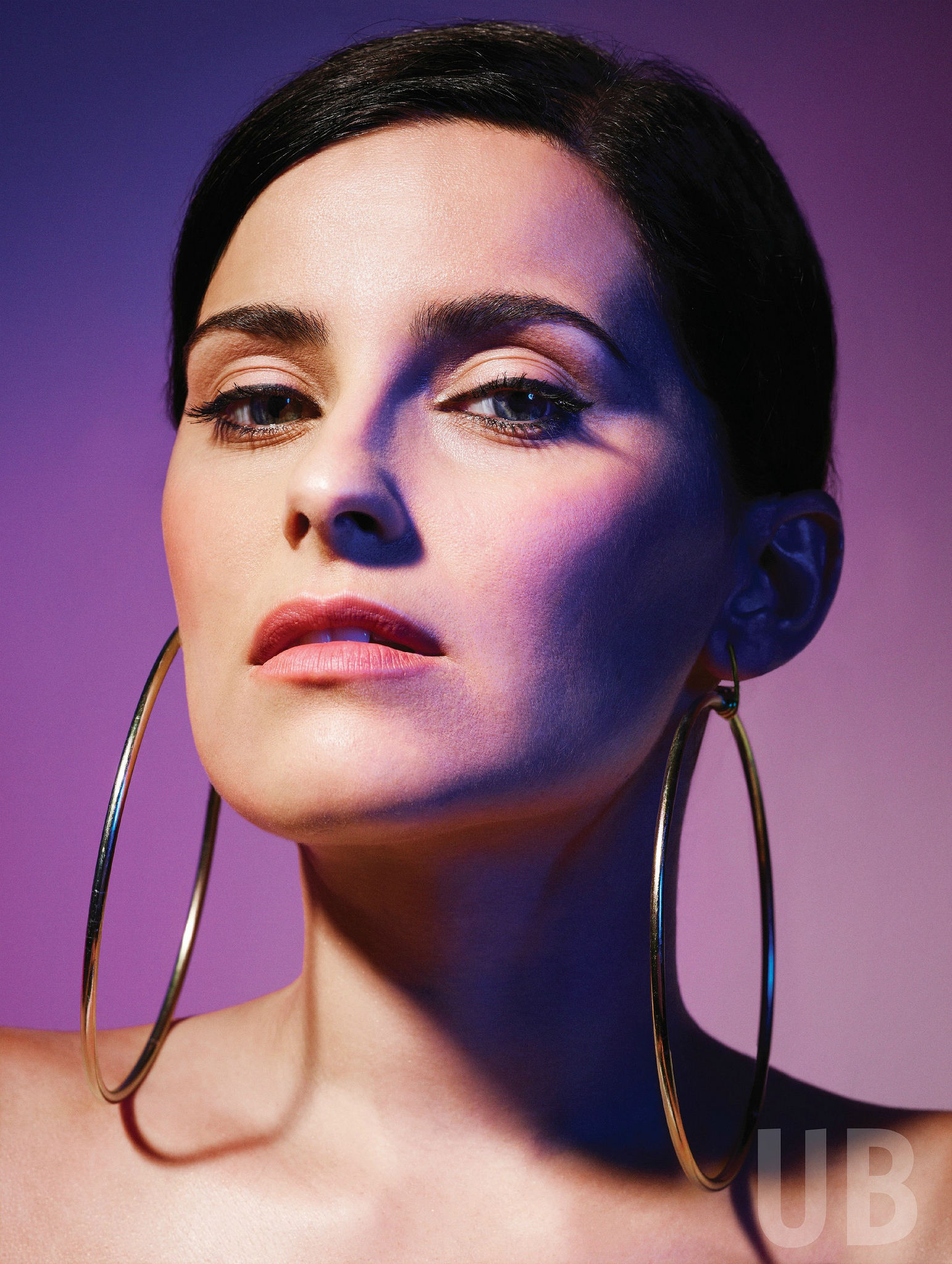 壁纸 Nelly Furtado, 妇女, 黑发, 加拿大人, 歌手, 简单的背景, 梯度 1543x2048 vfgx