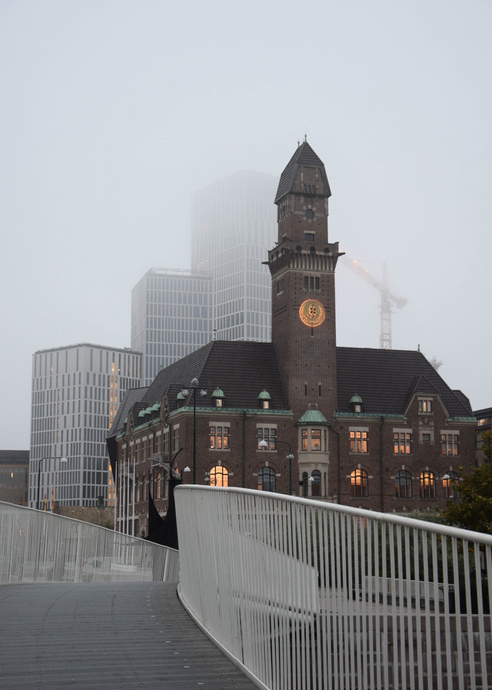 เมือง, cityscape, สถาปัตยกรรม, ธรรมชาติ, หิมะ, เส้นขอบฟ้า, ตึกระฟ้า, หอคอย, สะพาน, เทา, สวีเดน, พฤศจิกายน, Sverige, ตัวเมือง, หมอก, สภาพอากาศ, sk nel n, se, malm สด, มัลโม, wmu, เครน, worldmaritimeuniversity, สถานที่สำคัญ, สถานที่สักการะบูชา