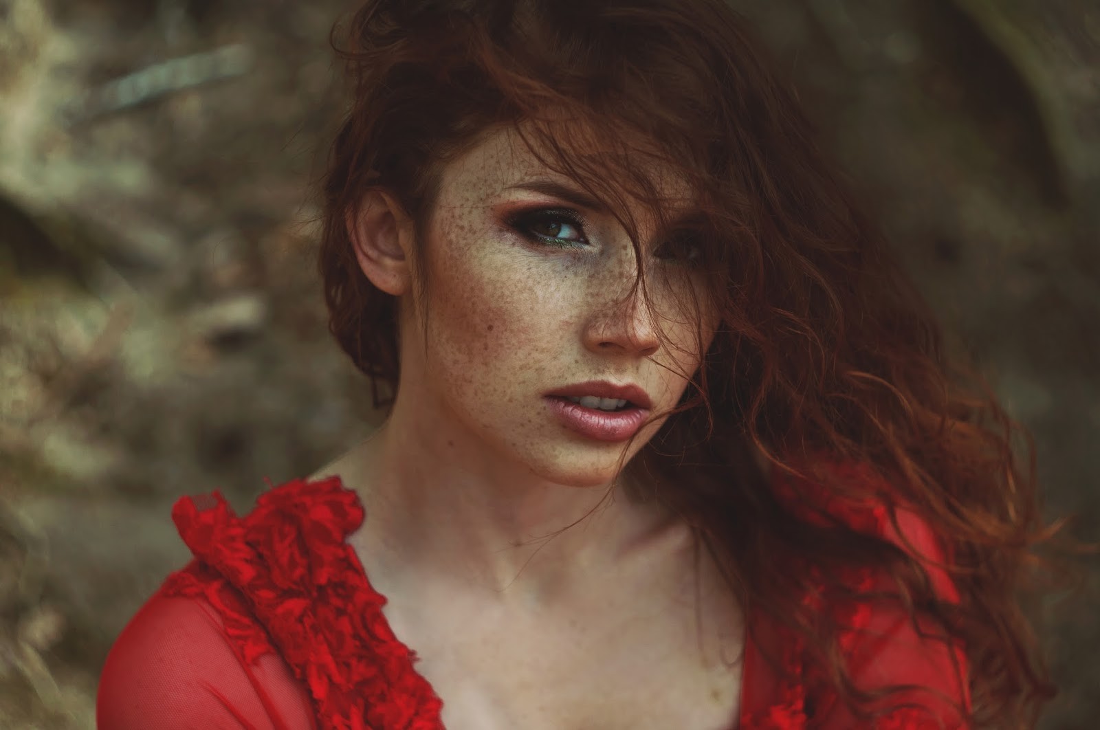 tvář, ženy, model, portrét, Červené, Michalina Cysarz, Osoba, hlava, barva, dívka, krása, oko, žena, dáma, tma, portrétní fotografie, focení, fiktivní postava, orgán