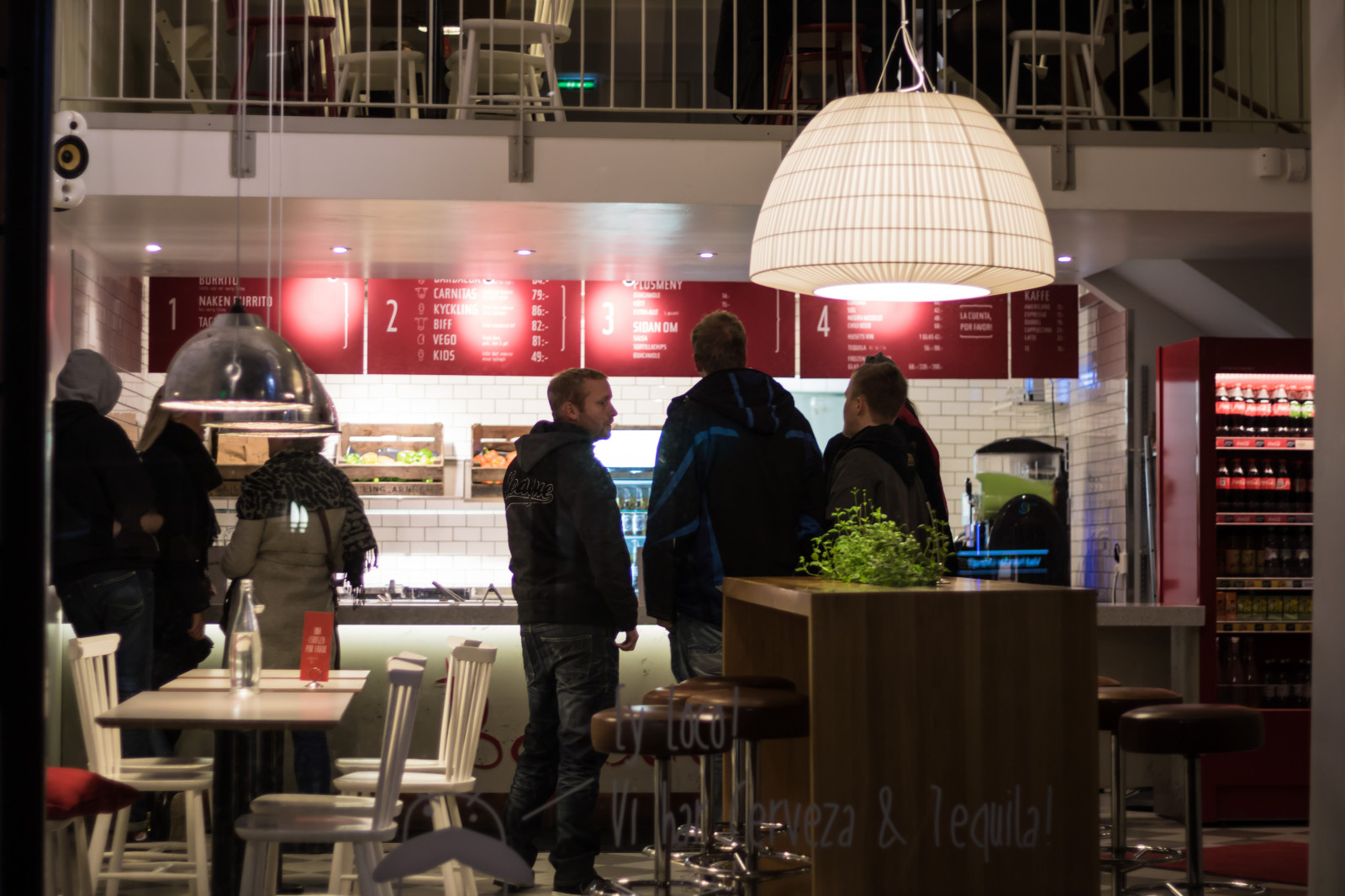 กลางคืน, ดื่ม, บาร์, ร้านอาหาร, การออกแบบตกแต่งภายใน, มัลโม, Gatufoto, nightphotography, natt, ตอนกลางคืน, มื้ออาหาร, exif model canoneos760d, ประเทศธรณีวิทยา, กล้องทำให้ Canon, geocity, กล้องรุ่น canoneos760d, exif isospeed 250, geostate, ตำแหน่งทางภูมิศาสตร์, exif ทำให้ canon, exif focallength 50 มม, เลนส์ Exif EF50mmf18stm, รูรับแสง 20, streetphotography, nattfotografering, ความรู้สึก