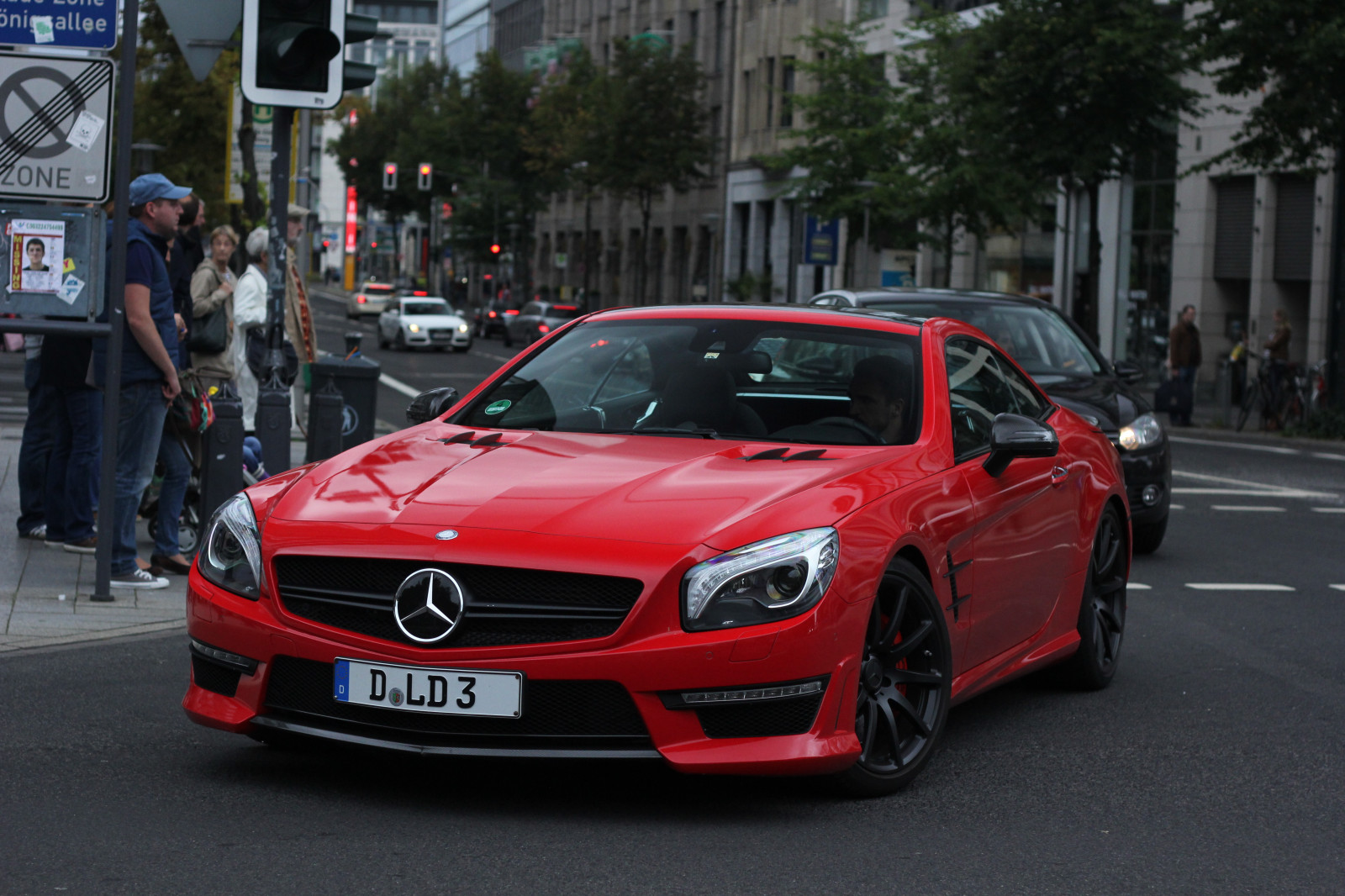 luci, nero, finestra, città, strada, auto, costruzione, veicolo, fotografia, casa, supercar, Germania, Mercedes Benz, Canone, traffico, ruote, auto sportiva, Facebook, coupe, Mercedes Benz SLS AMG, guida, macchina di spettacolo, Hypercar, parcheggio, Berlina, GT, AMG, Benz, leggero, 50 millimetri, nuovo, popolare, ruota, automobili, simpatico, deutschland, 135 millimetri, energia, ko, automobile, cerchione, supercar, mercedes, eos, Hoya, soe, schwarz, 60d, emblema, EOS60D, Spiegel, dusseldorf, automobil, worldcars, turbo, sportive, settore automobilistico, scarico, auto sportiva, visualizzazioni, superauto, matte, cavalli, 18,135 mila millimetri, spoiler, RWD, NRW, SL63, design automobilistico, esterno automobilistico, veicolo di lusso, auto di famiglia, opaco, auto compatta, veicolo a motore, efs, auto di lusso personali, city ​​car, Mercedes-AMG, macchina da turismo, 18MP, awd, nuovo di zecca, polarizzazione, reifen, Felgen, Fwd, Felge, Pferdest rken, Pferdest rke, 98photography, Testcar