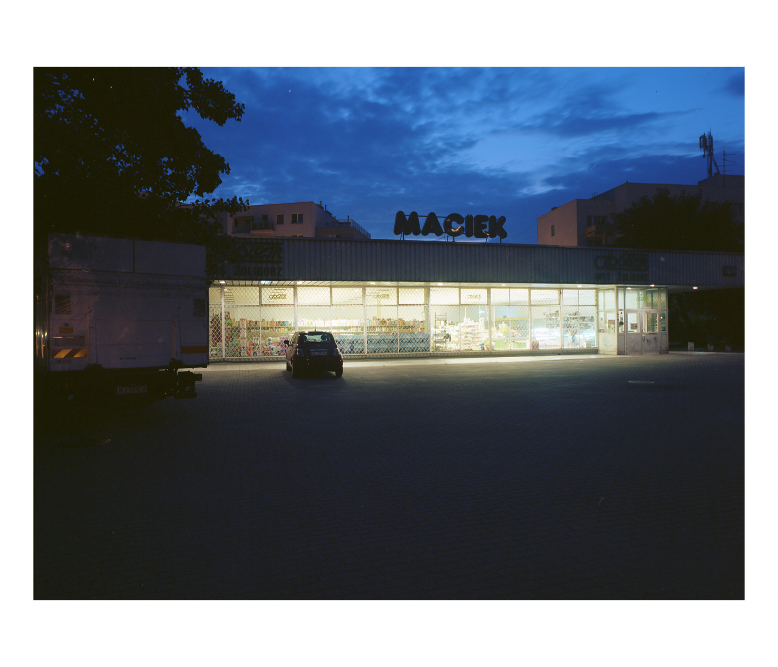 auto, urbano, cielo, Varsavia, marca, Kodak, negativo, leggero, alba, film, oscurità, drogheria, facciata, presentazione, 645, proprietà, mediumformat, bronicaetrsi, epsonv500, ektar100, zenzanon404mc