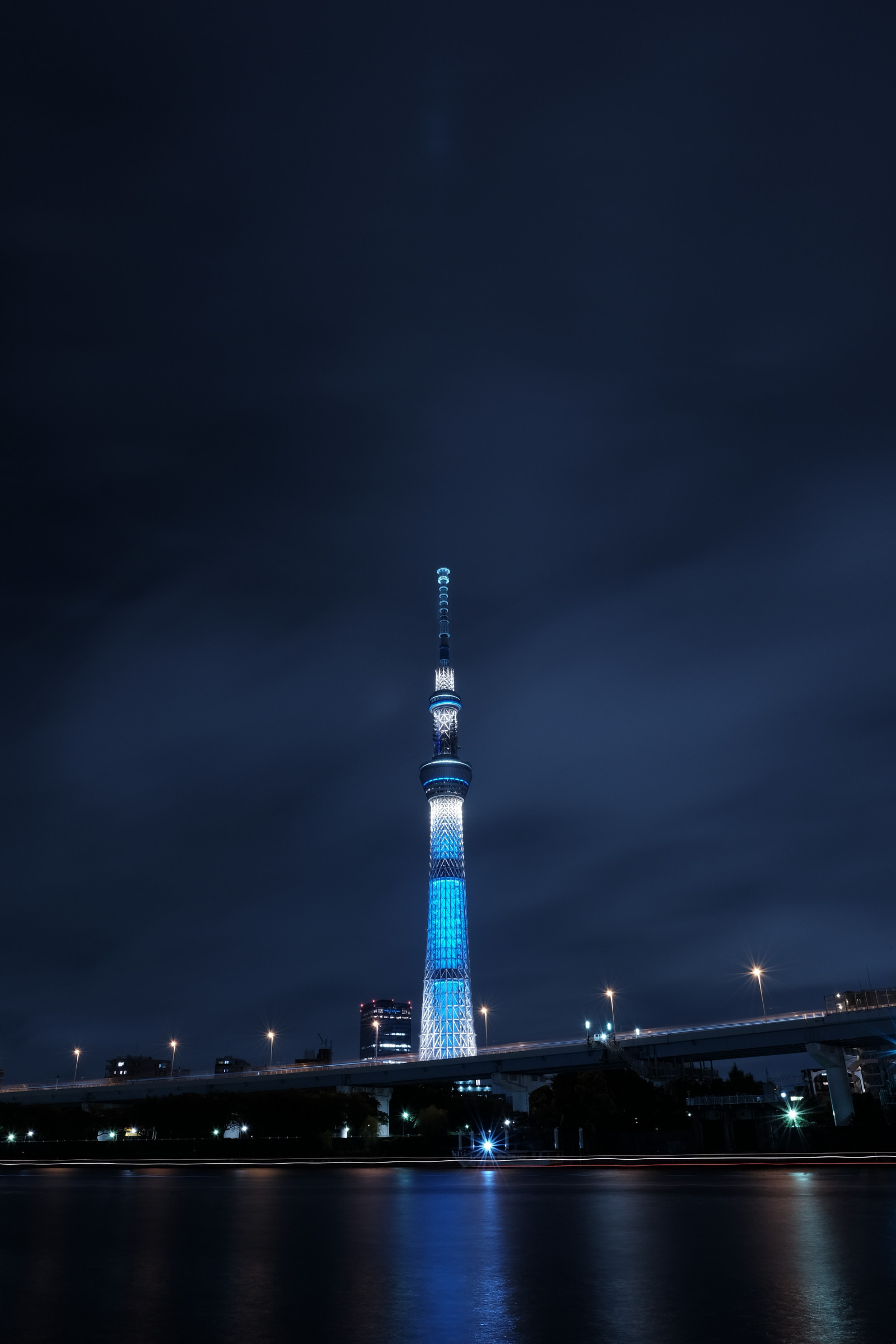 stad, stadsgezicht, nacht, architectuur, reflectie, hemel, horizon, wolkenkrabber, avond, toren, horizon, schemer, Tokyo, fujifilm, jp, licht, wolk, bewolkt, verlicht, verlichting, verlichting, fuji, duisternis, Fujinon, mijlpaal, X, sumidariver, sumidagawa, xt1, xf16mmf14rwr, xf16mm, aardatmosfeer