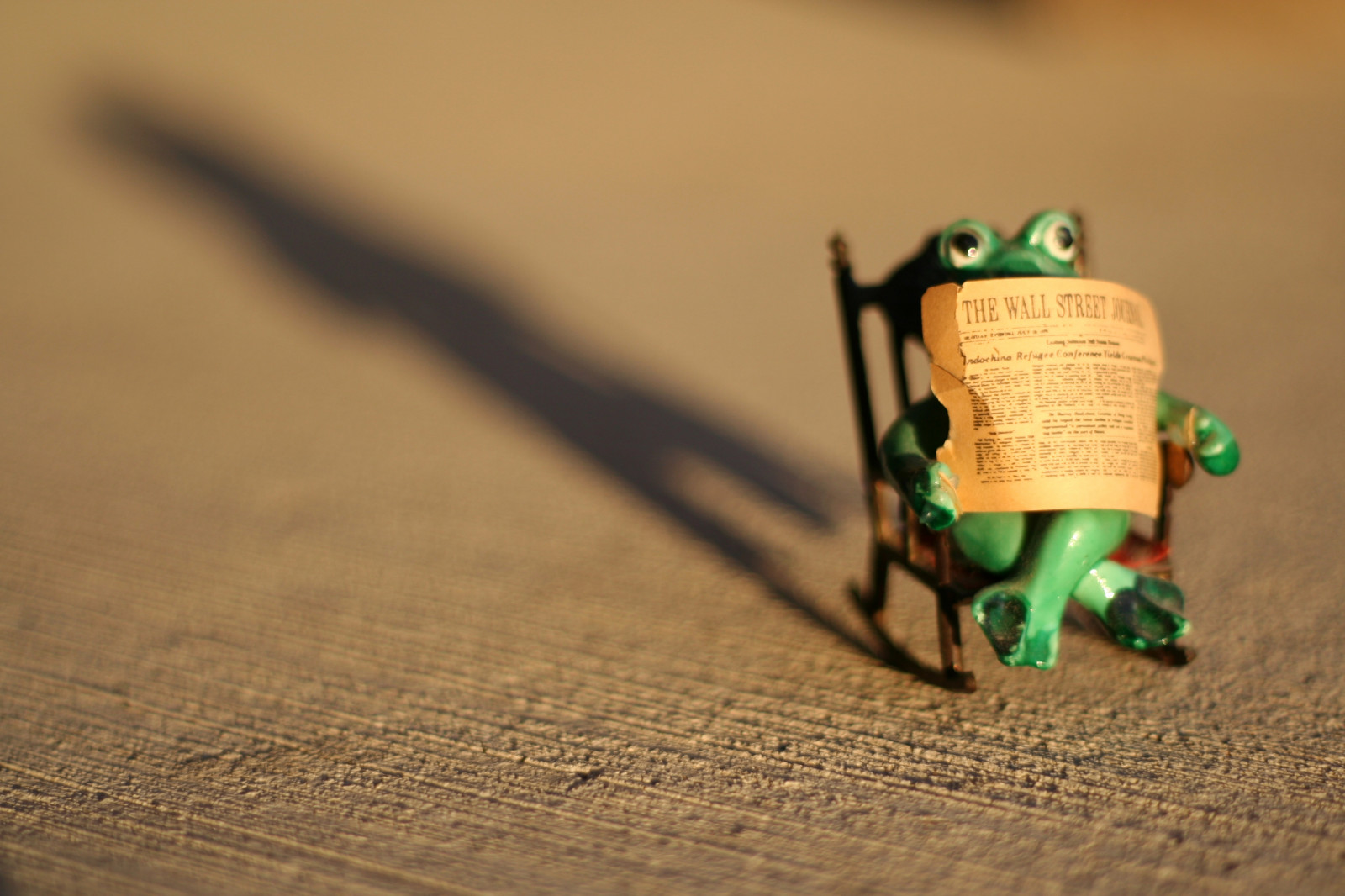 เงา, แสงแดด, กลางแจ้ง, หนังสือพิมพ์, bokeh, ปูนซีเมนต์, กบ, เก้าอี้โยก, รูปแกะสลัก