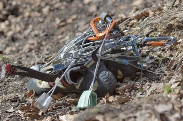 shoes,rocks,climbing,gear,rope,cliffs