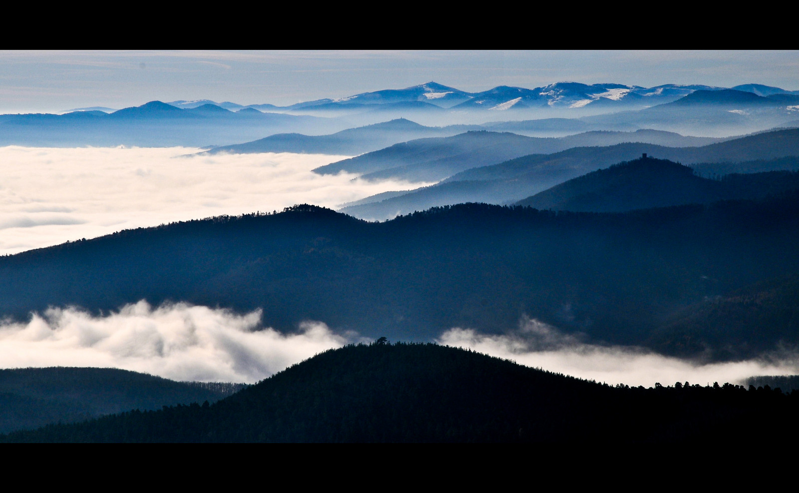 luce del sole, montagne, collina, natura, cielo, la neve, Alba, blu, mattina, nebbia, orizzonte, atmosfera, crepuscolo, Alpi, vertice, altopiano, Blu, Alsazia, nube, nebbia, montagna, tempo metereologico, alba, Nebbia, fenomeno atmosferico, morfologie montane, landform, caratteristica geografica, catena montuosa, selenio, fogsea, Alsazia, marenebbia