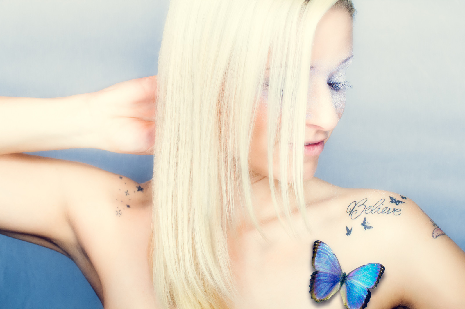 model, dlouhé vlasy, motýl, modrý, vlasy, zadní, půvab, akt, kloub, roztomilý, dívka, krása, sexy, ret, krk, blond, paže, rameno, hruď, hnědé vlasy, člověk barva vlasů, barvení vlasů, obočí, řasa, v, Kreide, temporary tattoo