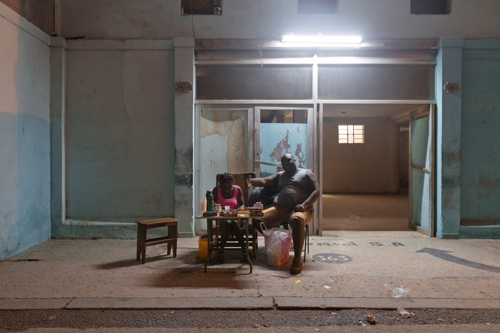 paesaggio, cibo, ritratto, finestra, città, strada, notte, natura, auto, cavallo, veicolo, strada, fotografia, tavolo, casa, sedia, cubano, Vagare, cultura, rivoluzione, socialismo, Cuba, Habana, viaggio, Esplorare, bellezza, playa, Larga, nuit, mobilia, documentario, National Geographic, fotogiornalismo, macchina vintage, area urbana, scoprire, trinidad, havane, cibo spazzatura, Vinales, Malecon, Francoisollivier, Playalarga, Playaancon, Vedado