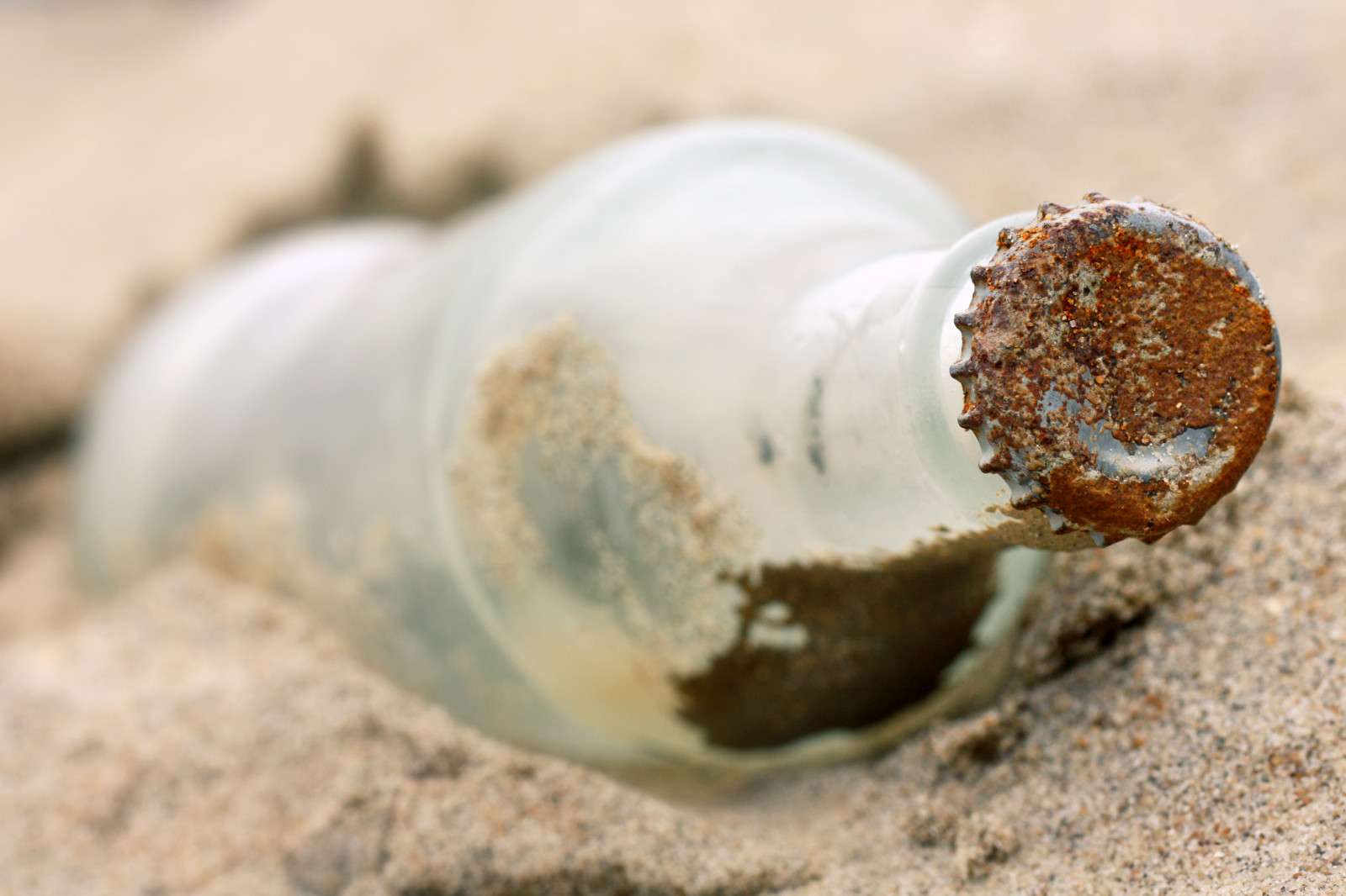 písek, pláž, detailní, makro, Kánon, rez, bokeh, mušle, rezavý, F28, láhev, dof, pramen, víčko, detail, 100mm, zblízka, makro fotografie, organismus, canoneos450d, mořský šnek, dgawc, canonnl, Roest, roestig, 52in2015, dop, škeble ústřice mušle a lastury, Fles, Rusticap, 26bottlesorjars, Roestigedop