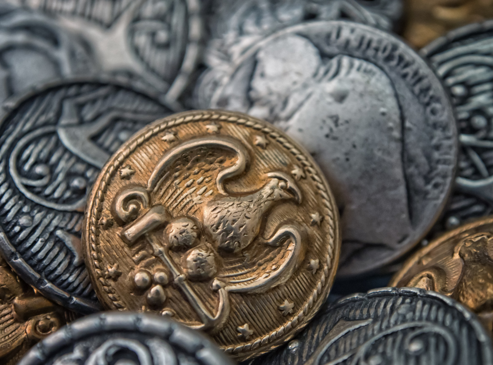 detailní, makro, kov, Nikon, orel, lesklý, peníze, měna, mosaz, macromondays, D7000, madeofmetal, Kotva, lensbaby, řezba, mince, dávná historie, tlačítko, anneworner, velvet56, Buffalonickel, cín