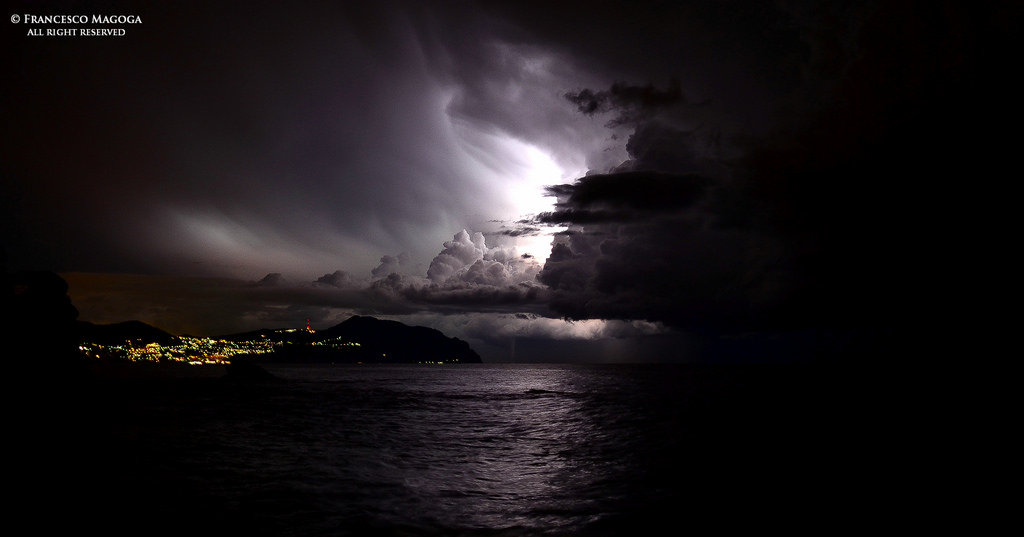 landskab, sort, solnedgang, hav, nat, vand, natur, himmel, skyer, solopgang, berolige, lyn, storm, kyst, flod, verden, atmosfære, Nikon, Europa, torden, lyn, kystlinjen, midnat, Stille, Genova, Ligurien, lys, longexposure, Sky, NIKKOR, flickr, vejr, landskaber, tordenvejr, drøm, marinemaleri, mørke, hoppe, ekstrem, Tesla, rev, Formidabelt, notte, betagende, nikond3100, 1855, luce, 1855mm, Zena, Nuvole, the4elements, luci, computer tapet, geologisk fænomen, drømmeagtig, Orizzonte, kysten, fænomen, Tempesta, genua, watt, mondo, Fulmine, uvurderlig, Nervi, meraviglia, Capolungo, nikkor1855mmf3556gvr, Tuono, magoga, francescomagoga, rivieraligure, trombamarina, Saetta, bagliore, flænge, plfilter, squarcio