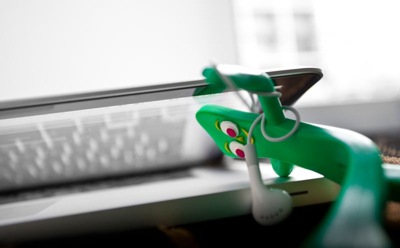 macro,apple,window,closeup,computer,bed