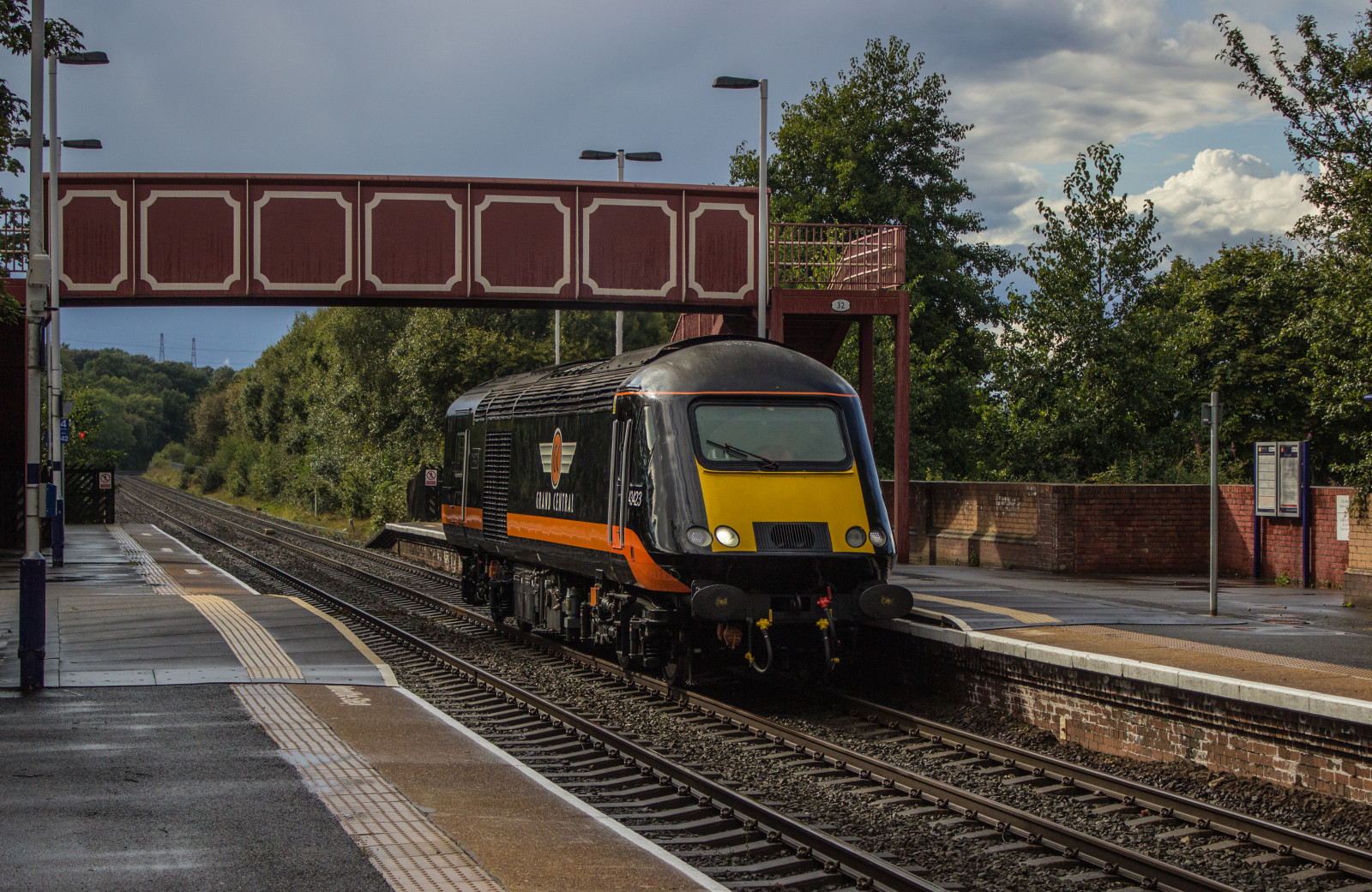 ท้องฟ้า, ยานพาหนะ, รถไฟ, ทางรถไฟ, สถานีรถไฟ, ขนส่ง, สินค้า, หัวรถจักร, Newcastle, การขนส่งด่วน, ต้นไม้, รถไฟ, รถไฟ, ปลูก, ผิดปกติ, ติดตาม, ทางรถไฟ, 43, เลน, ชั้น, ปริมณฑล, โหมดการขนส่ง, การขนส่งสาธารณะ, การขนส่งทางรถไฟ, หุ้นรีด, รถราง, ระหว่างเมือง, loco, hst, grandcentral, 125, ระเนระนาด, Heaton, class43, ระหว่างเมือง 125, วาฬ, Blaydon, Tynevalley, powercar