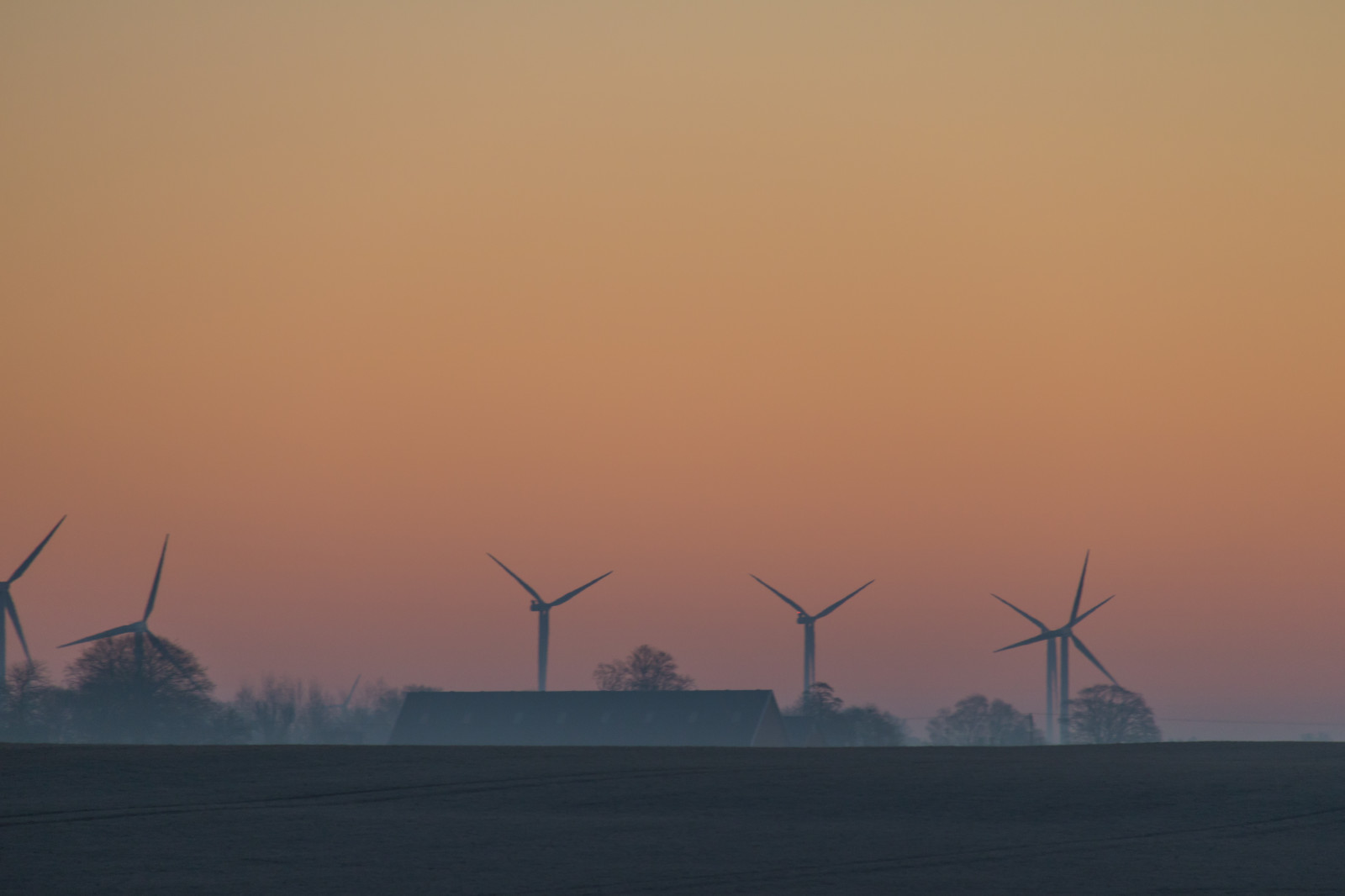 krajina, západ slunce, moře, nebe, svítání, večer, ráno, slunce, vítr, horizont, větrný mlýn, stroj, soumrak, mlýn, větrná turbína, slunce, větrná farma, svítání, nebe, venkov, landsbygd, soluppg ng, landskap, morgon, energie, atmosférický jev