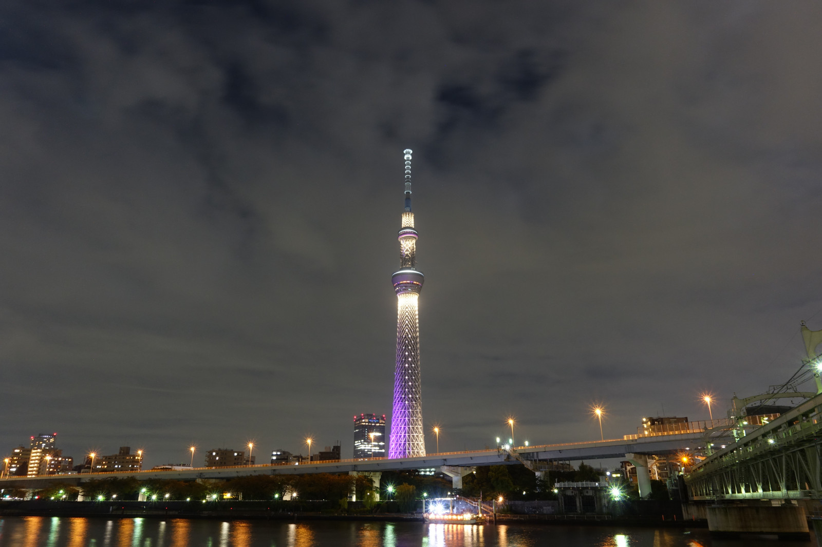 Japonsko, město, panoráma města, noc, architektura, odraz, panoráma, mrakodrap, večer, věž, Sony, soumrak, Tokio, jp, Skytree, Asakusa, osvětlené, osvětlení, Zeiss, RX100, mezník, Tokyo Sky Tree, rx, rx100m4, rx100mark4, imiyabi, Atmosféra Země, lidské osídlení