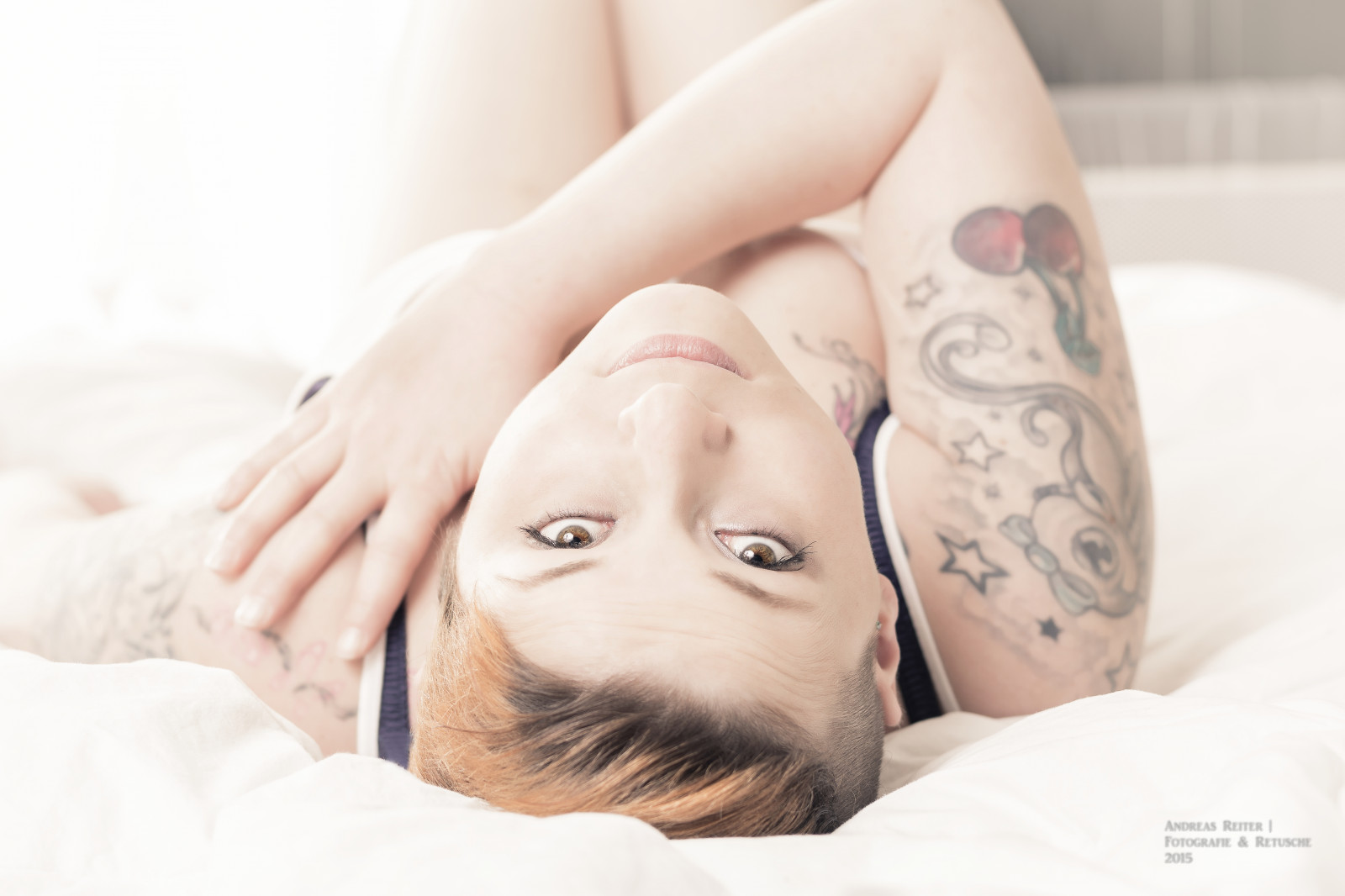 viso, persone, modello, ritratto, bionda, occhi, letto, fotografia, Marrone, Persona, pelle, capo, dormire, ragazza, bellezza, donna, mano, dito, tatuaggi, gamba, Senso, femminile, augen, frau, donna, ragazza, braccio, occhi, capelli corti, fotografia di ritratto, servizio fotografico, avvicinamento, l'azione umana, infantile, Braun, orangehair, marrone, Tatuaggi