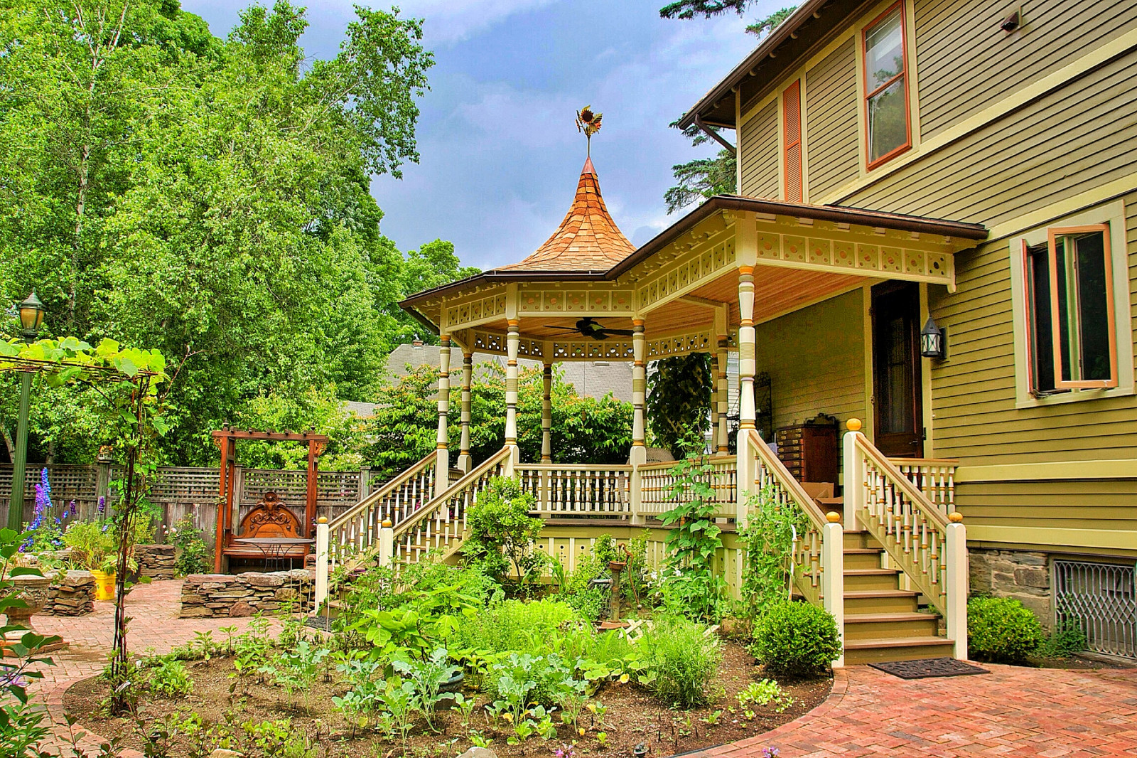paesaggio, giardino, architettura, erba, cielo, legna, casa, bandiera, romano, Canone, HDR, Stati Uniti d'America, Regina, lente, a passeggio, vittoriano, confine, Cottage, struttura, cortile, attrazione, gazebo, Russel, tenuta, nube, albero, viaggio, cortile, pianta, all'aperto, foto, New York, design, stile, archimedes, NY, storico, giro, casa, colonne, st, stato, sigma, onasill, dimora, architetto, principale, siracusa, 18,25 mila millimetri, terrazza, facciata, veranda, quartiere, anne, struttura esterna, proprietà, immobiliare, paesaggio, rebelsl1, mite, Omero, Eastlake, ggarden, courtlandcounty