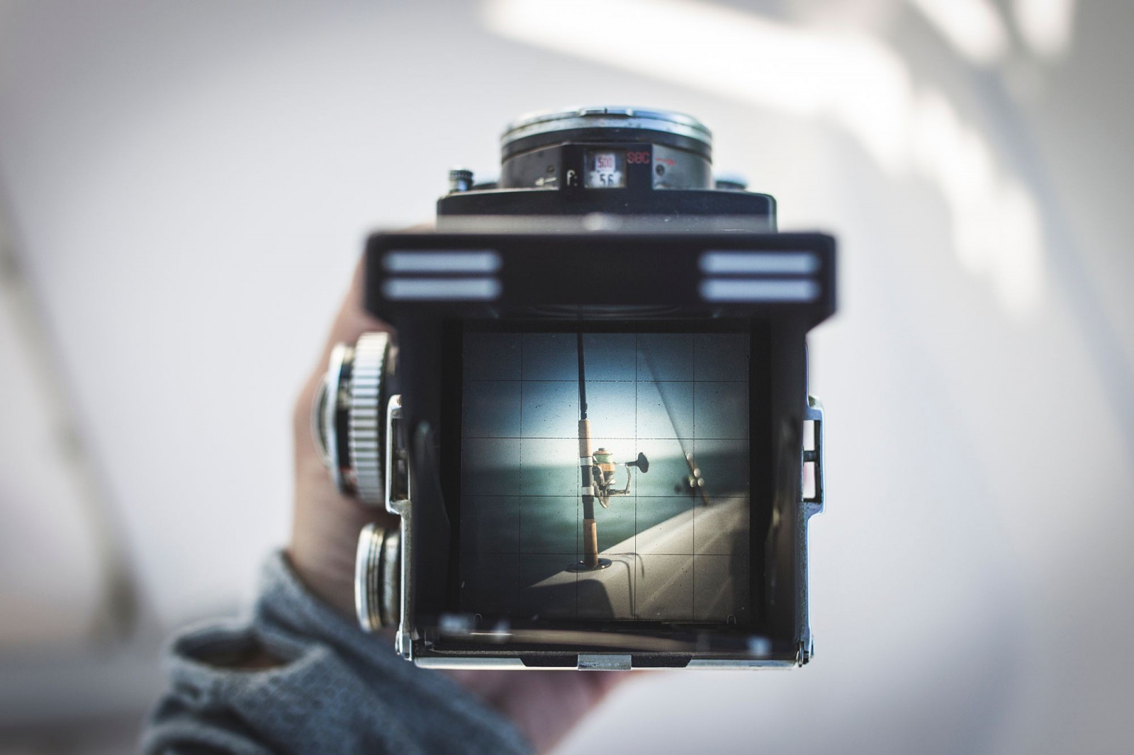 สีขาว, ดำ, ความลึกของสนาม, การถ่ายภาพ, กล้อง, สีน้ำเงิน, จุดโฟกัส, เบา, สี, แสง, มือ, ออกแบบ, รูปถ่าย, ภาพ, แกดเจ็ต, เลนส์กล้อง, กล้องสะท้อนแสงเดี่ยว, กล้องสะท้อน, ดิจิตอล SLR