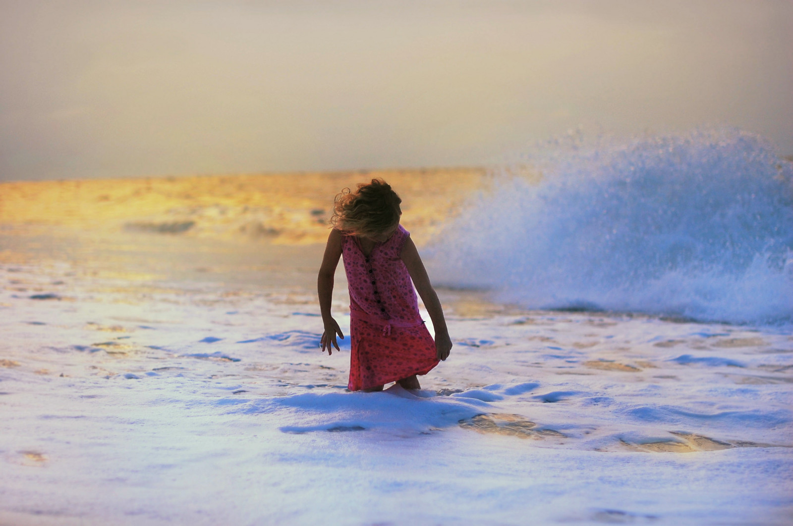 มหาสมุทร, สีน้ำเงิน, พระอาทิตย์ตก, ทะเล, ส้ม, ชายหาด, หญิงสาว, Nikon, โฟกัส, คลื่น, แต่งตัว, คลื่น, สาวน้อย, ทะเลโฟม, pinkdress, Edistoisland, edistobeach, nikond40, Noellebuske