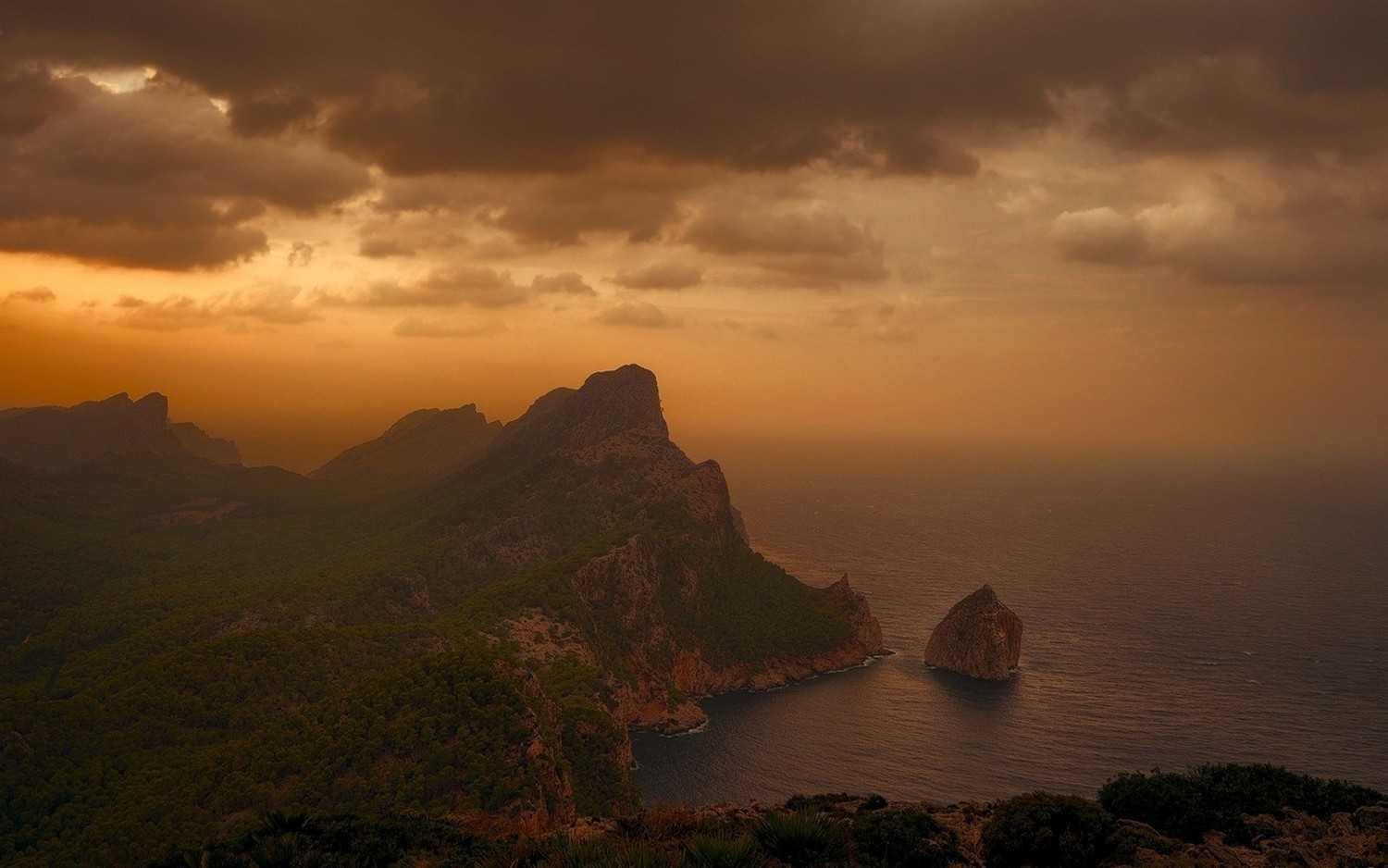 slunečnímu záření, krajina, západ slunce, moře, záliv, kopec, Skála, Příroda, nebe, mraky, svítání, večer, ráno, mlha, pobřeží, útes, slunce, horizont, křoví, soumrak, Terén, mrak, hora, svítání, oceán, atmosférický jev, 1500x938 px