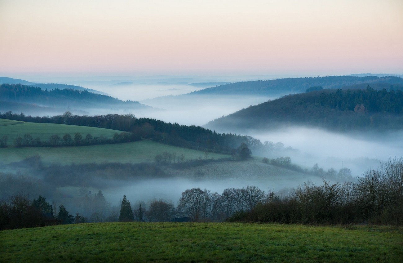 Sonnenlicht, Bäume, Landschaft, Wald, Hügel, See, Natur, Betrachtung, Feld, Fotografie, Sonnenaufgang, Hügel, Morgen, Deutschland, Nebel, Atmosphäre, Wildnis, Dämmerung, Plateau, Wolke, Nebel, Berg, Wetter, Dämmerung, Wiese, Reservoir, See, ländliches Gebiet, Atmosphärisches Phänomen, Bergige landforms, Gebirge