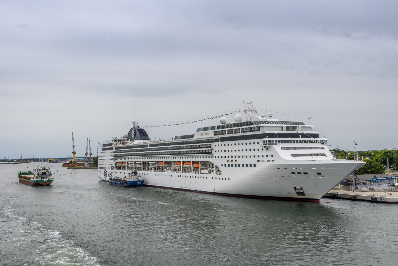 loď, loď, moře, voda, nebe, výletní loď, jachta, doprava, trajekt, Marina, přístav, přístav, Rostock, plavidlo, kanál, Schiff, wasser, nikond750, lodičky, výletní loď, vodní, Hafen, dietmarschwanitz, motorová loď, námořní architektura, osobní loď, luxusní jachtu, zaoceánský parník, kreuzfahrtschiff, nikonafsnikkor24120mmf40ged, Mscopera, water transportation, livestock carrier, ms island escape