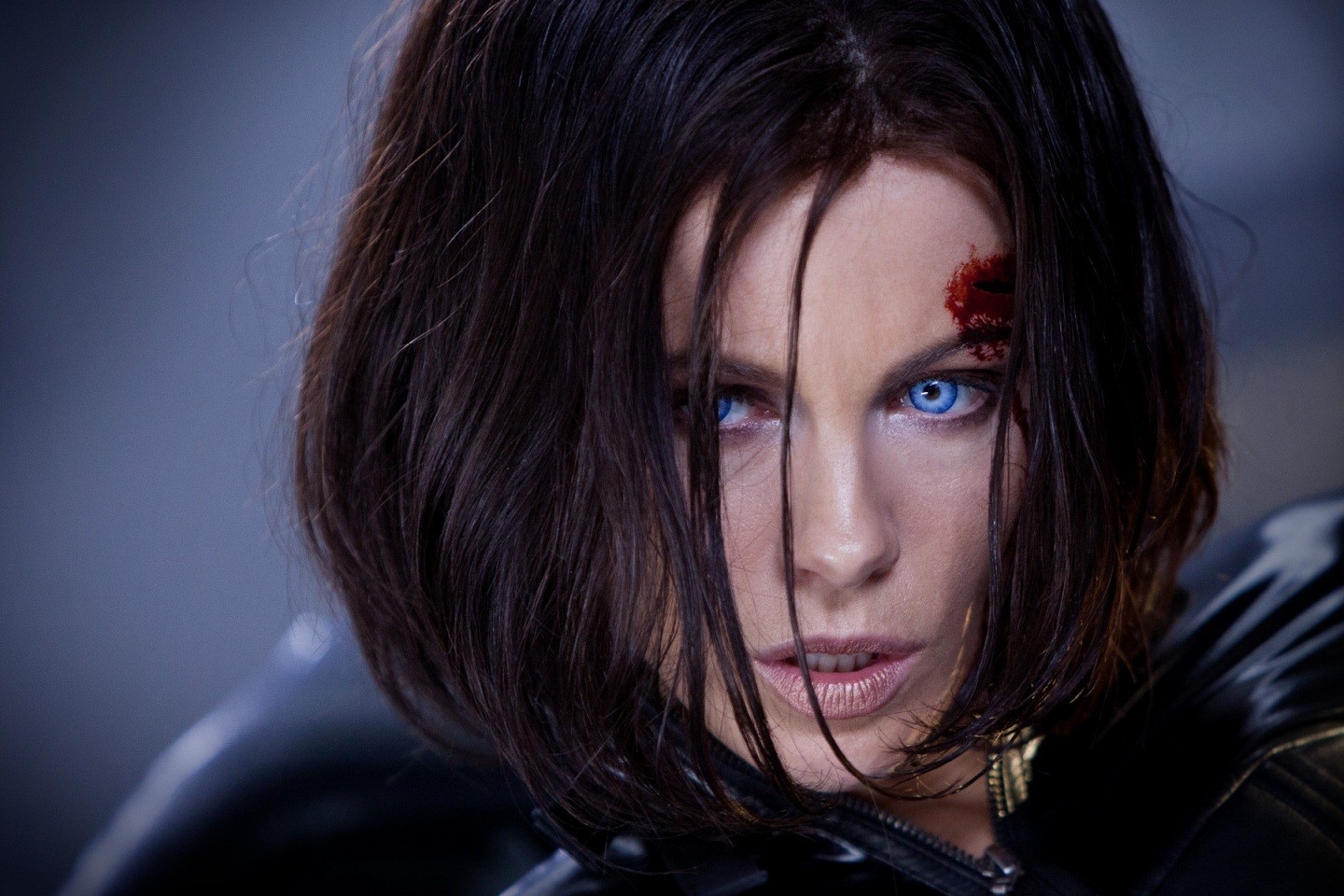 tvář, ženy, model, portrét, zpěvák, modrý, černé vlasy, vlasy, pusa, nos, Kate Beckinsale, hlava, dívka, krása, oko, žena, dáma, tma, smysl, účes, portrétní fotografie, focení, hnědé vlasy, Lidské tělo, orgán, zblízka