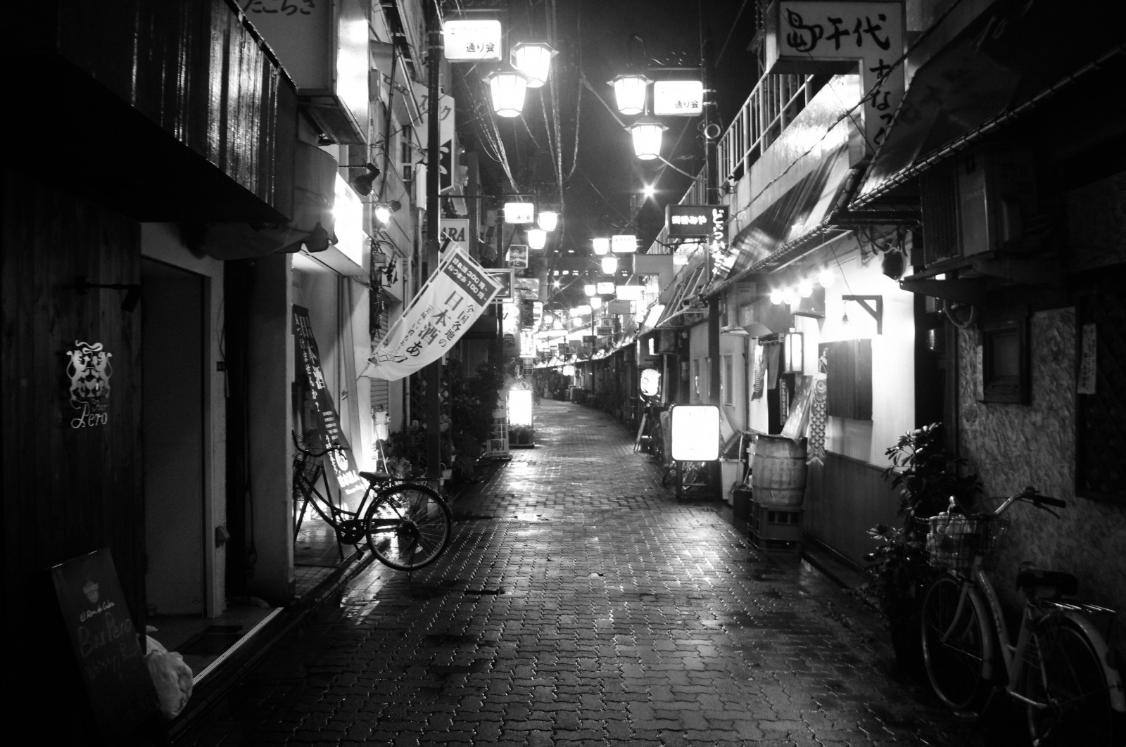 Japonsko, světla, bílý, Černá, černobílý, ulice, noc, Asie, městský, silnice, fotografování, Tokio, pentax, infrastruktura, 2017, světlo, Černý a bílý, alej, tma, momentka, pruh, urban area, Černý a bílý, monochromatické fotografování, Film noir, Kamata