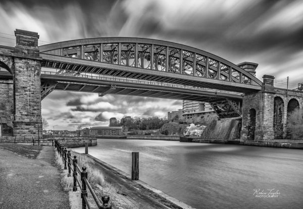 monochrome,architecture,water,contrast,cityscape,urban