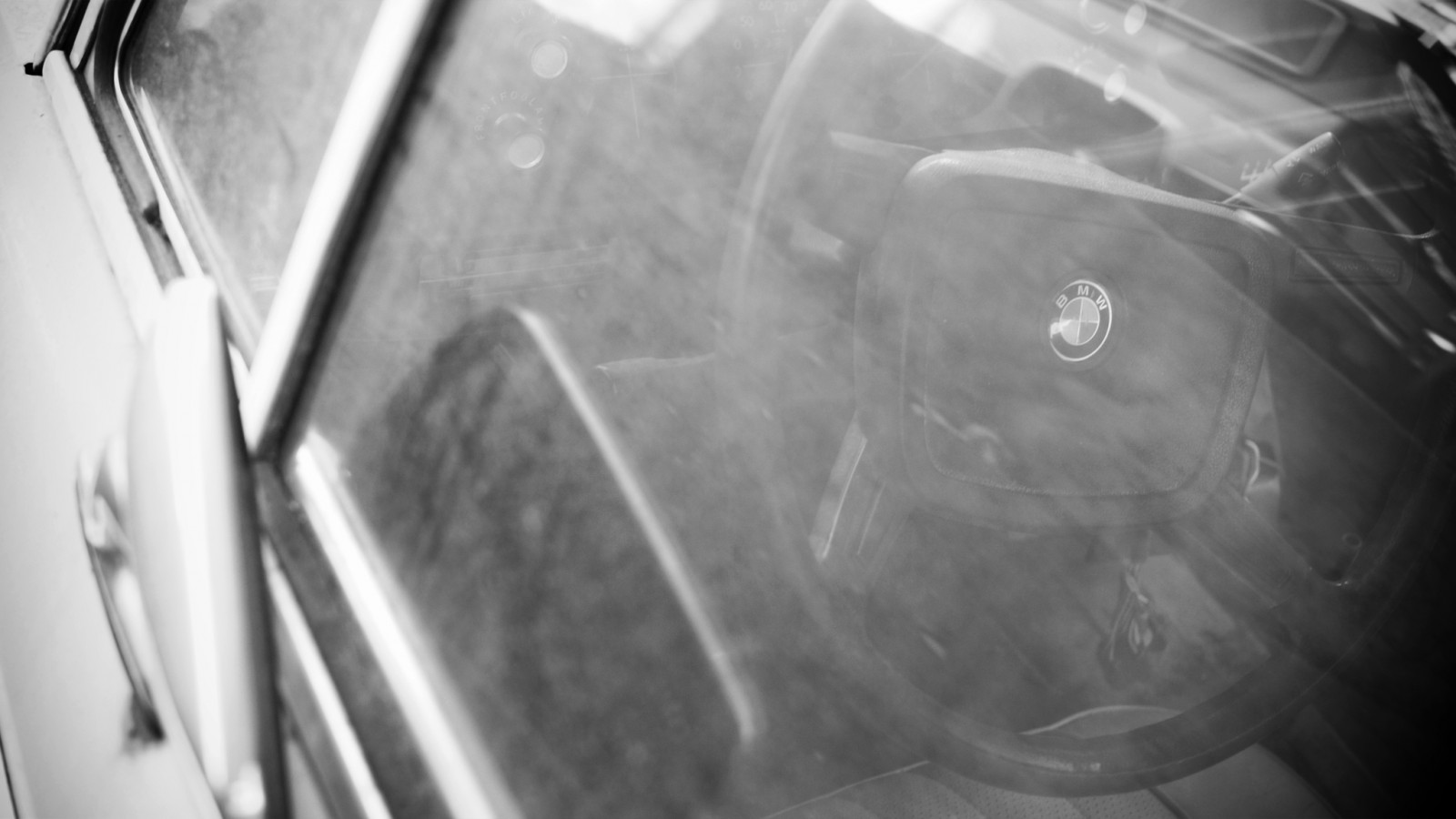 bianca, nero, fotografia, bianco e nero, fotografia in bianco e nero, fotografia, leggero, monocromo, design automobilistico, bicchiere, pneumatici per autoveicoli, ruota, pneumatico, parte auto, illuminazione automobilistica, automotive wheel system, veicolo a motore, faro, cerchione