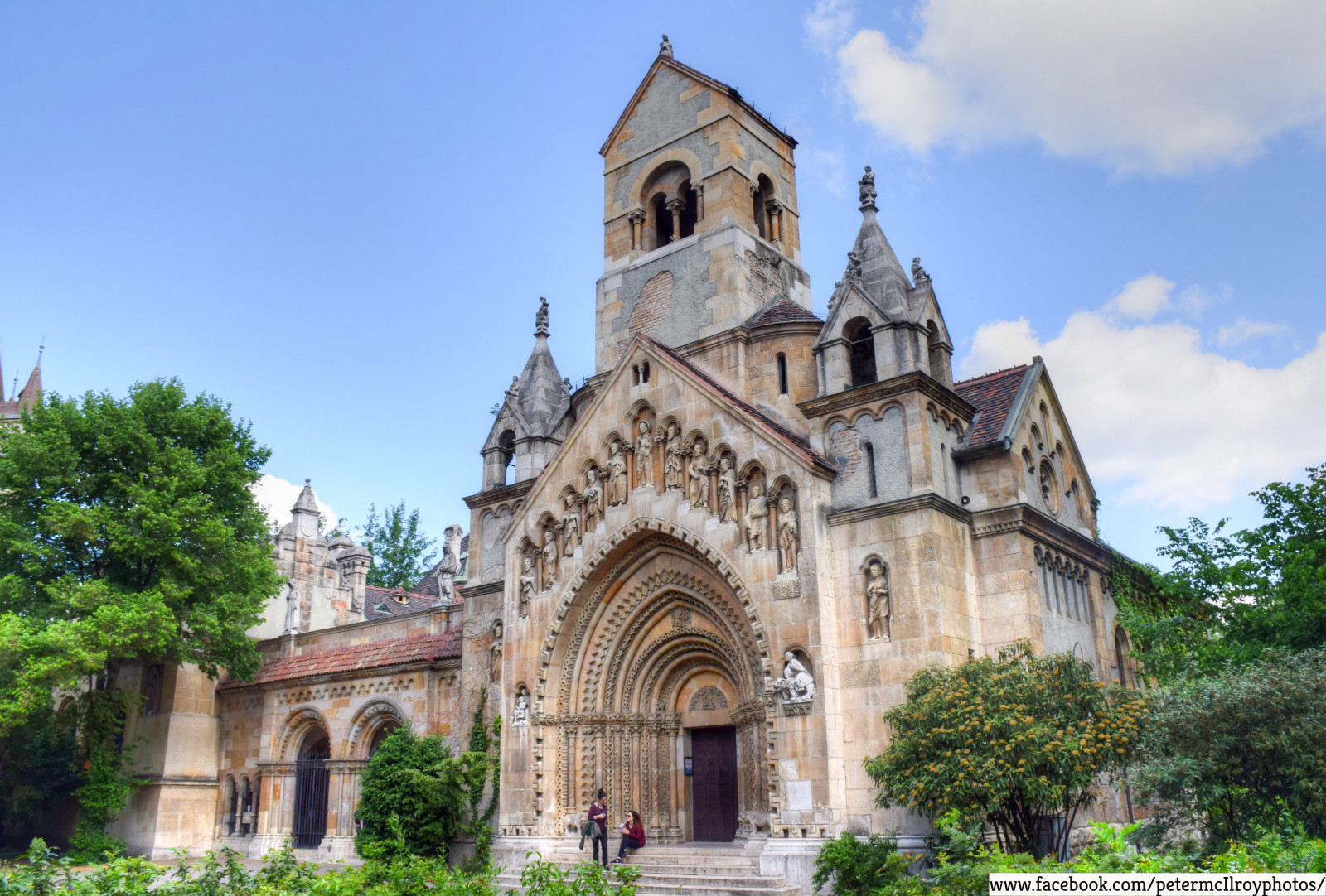 budova, venku, fotografování, dějiny, Nikon, Evropa, kostel, náboženství, Budapest, Maďarsko, katedrála, klášter, kaple, uctívání, majetek, cestovat, fotografie, fasáda, historické místo, místo uctívání, byzantská architektura, petermucs, petermcilroy, Španělské mise v Kalifornii, jakchapel, středověká architektura