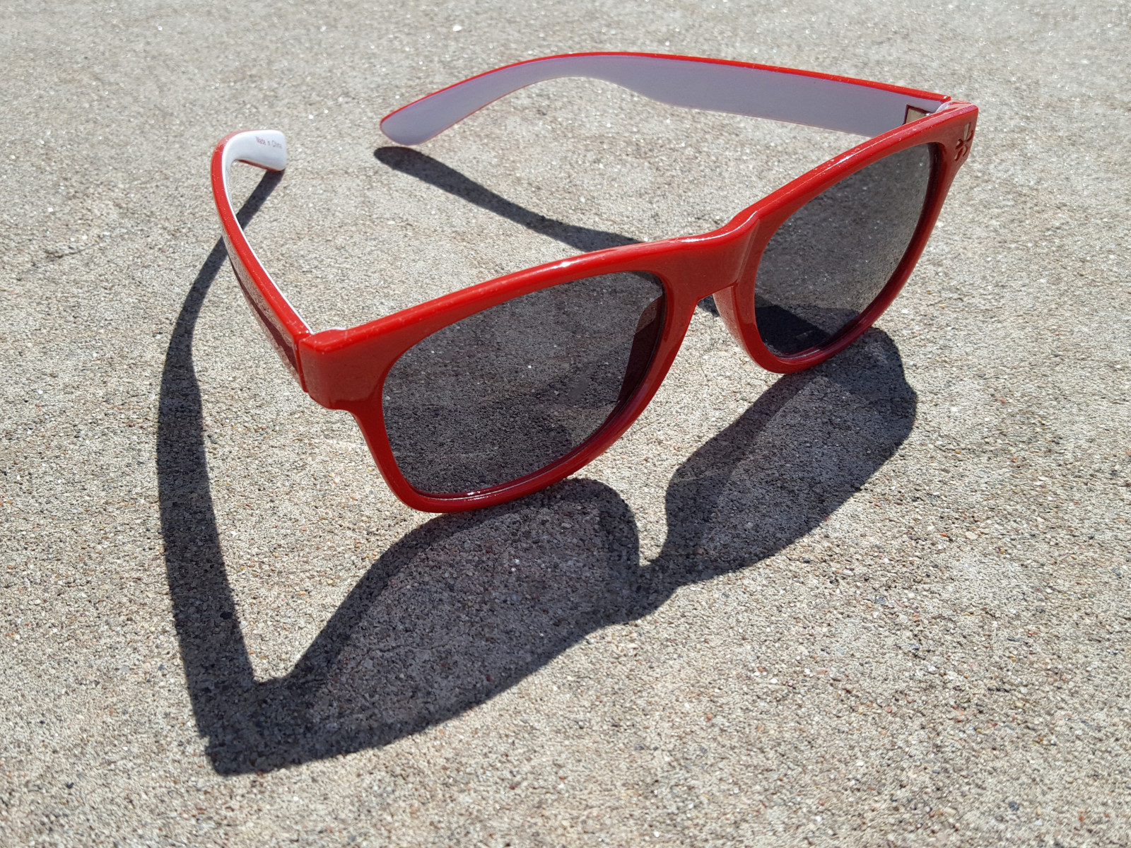 sluneční brýle, brýle, stín, ochranné brýle, odstíny, plastický, volňásek, módní doplněk, vision care, brýlí, 2017365, redandwhite, vyrobeno v Číně, náhradní