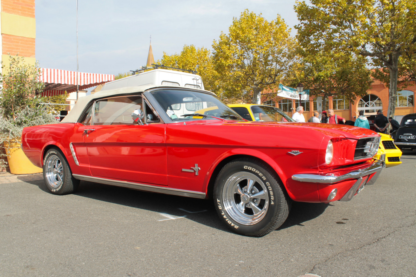 starý, auto, vozidlo, Francie, sportovní auto, Brod, veteránem, klasická auta, Konvertibilní, voiture, výkon auta, 2014, Mustang, kolo, auto, automobil, klasický, americký, kabriolet, šedesátá léta, vehicule, ancienne, expo, automobilového designu, automobilový exteriér, motorové vozidlo, starožitný auto, osobní luxusní automobil, závoďák, První generace Ford Mustang, expozice, Gers, transporty, Americaine, Rozložitelný, Samatan, automotive wheel system