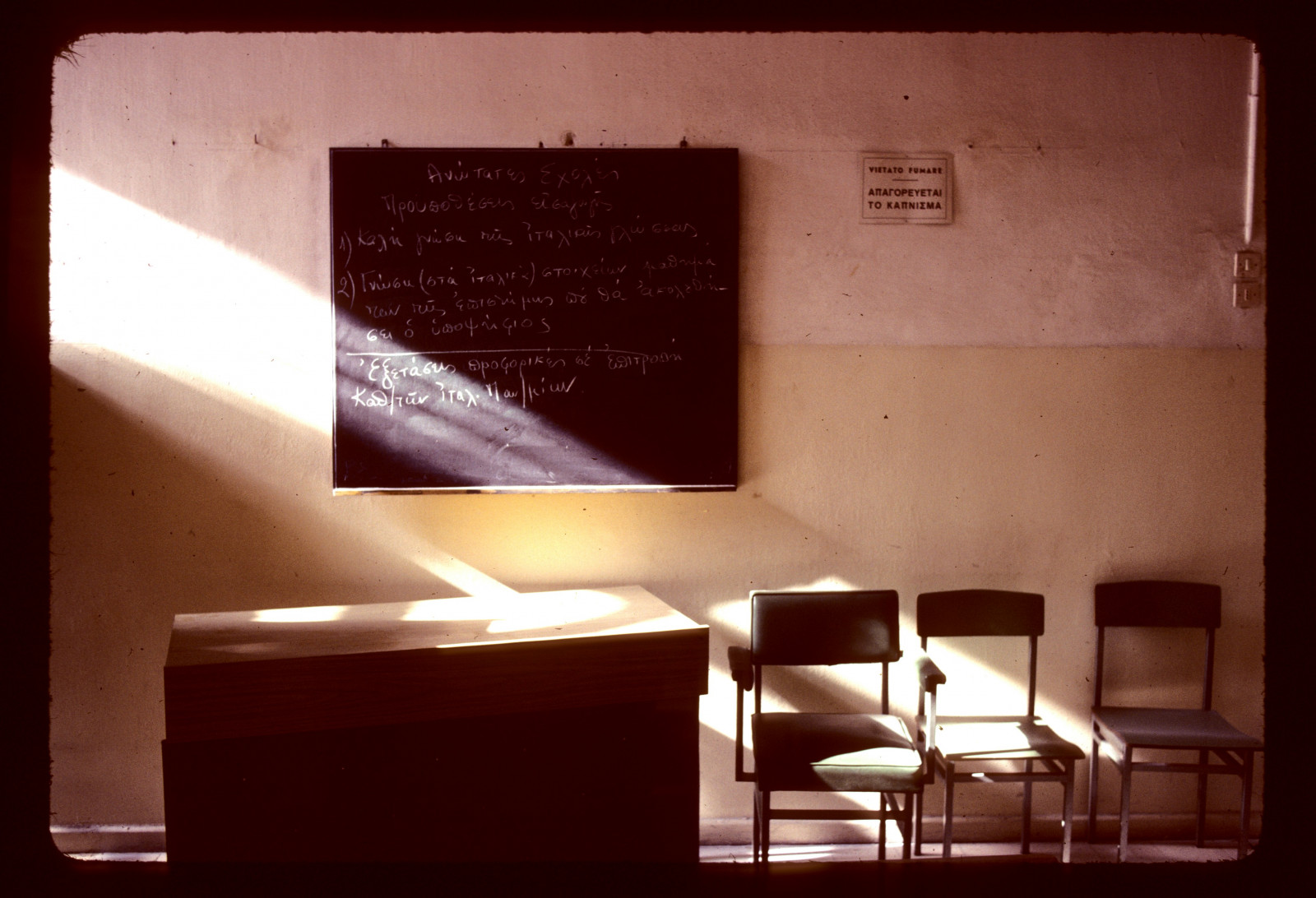 tabel, tekst, stol, skole, Indretning, sud, møbel, aplusphoto, artofthelight, 35faves, skrifttype, Sedia, Scuola, cattedra