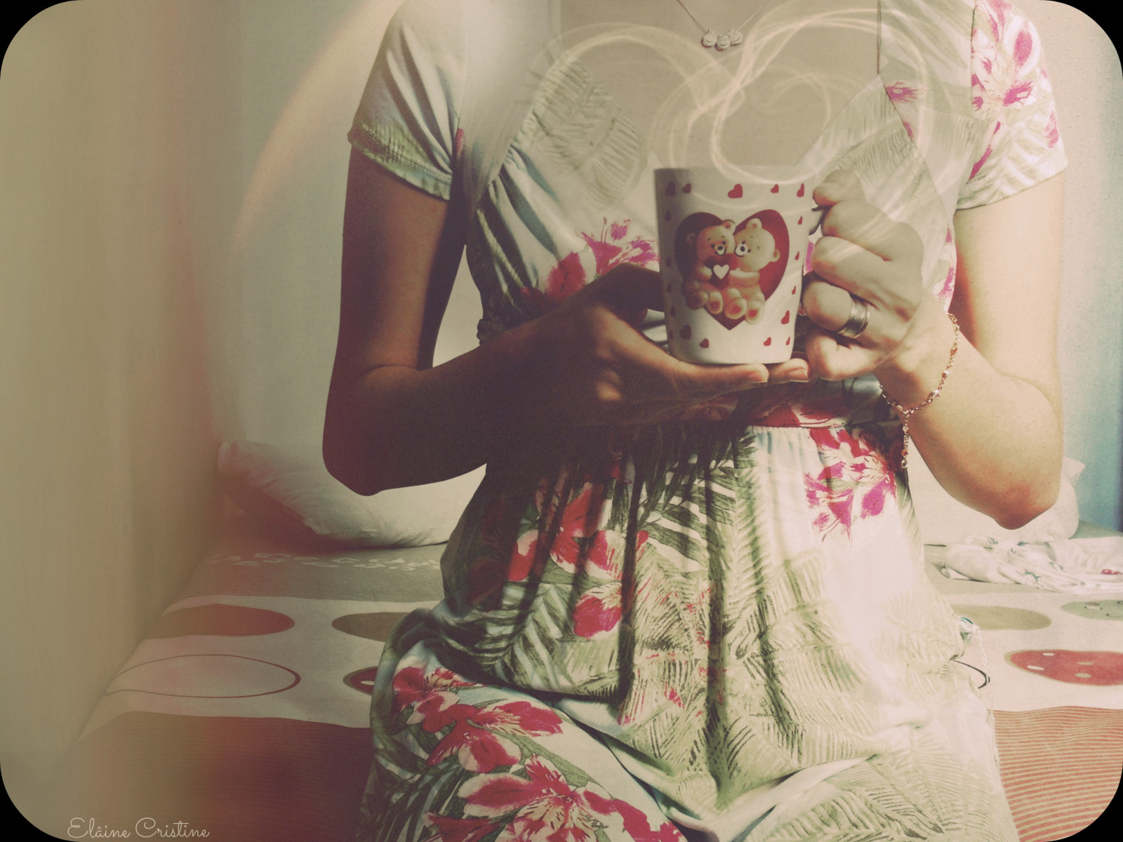 portrét, ruce, milovat, srdce, fotografování, textura, fantazie, vinobraní, pastel, růžový, 2013, tóny, UMĚNÍ, světlo, flickr, dívka, usměj se, mě, zábava, retro, naturaleza, ženský, vida, amor, dia, coffe, film, 365, Na výšku, já, fotografia, autoportrét, mulher, jádra, tempo, luz, textura, delicadeza, moje maličkost, hlavolam, brasilemimagens, cvaknutí, tun, detalhes, recife, Pernambuco, Tonos, delicada, poesia, inspiracion, feminina, ideia, ilumina, lomograpy, gex5, lainecristine, vestido, Coracao