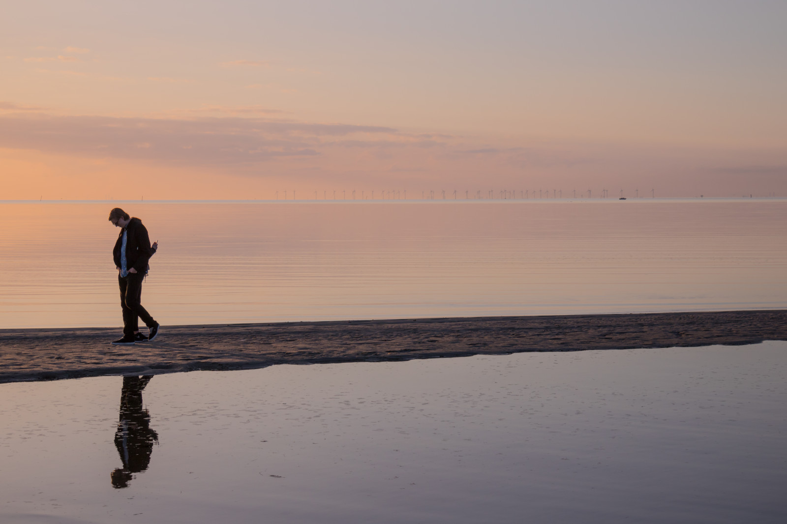 mennesker, solnedgang, hav, vand, kyst, sand, afspejling, himmel, strand, solopgang, berolige, aften, morgen, kyst, horisont, par, skumring, Serenity, ro, daggry, ocean, bølge, spegling, himmel, solnedg ng, Vatten, hav, m nniska, h llviken, pari, atmosfærisk fænomen, krop af vand