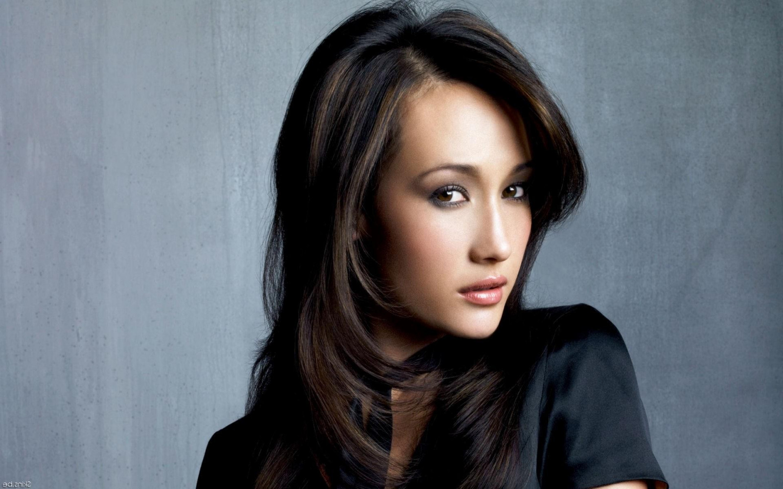 ansikte, svart, kvinnor, modell, porträtt, långt hår, ser tittaren, fotografi, kändis, skådespelerska, svart hår, mode, hår, Person, hud, Maggie Q, huvud, flicka, skönhet, öga, kvinna, lady, frisyr, porträttfotografering, fotografering, brunt hår, organ